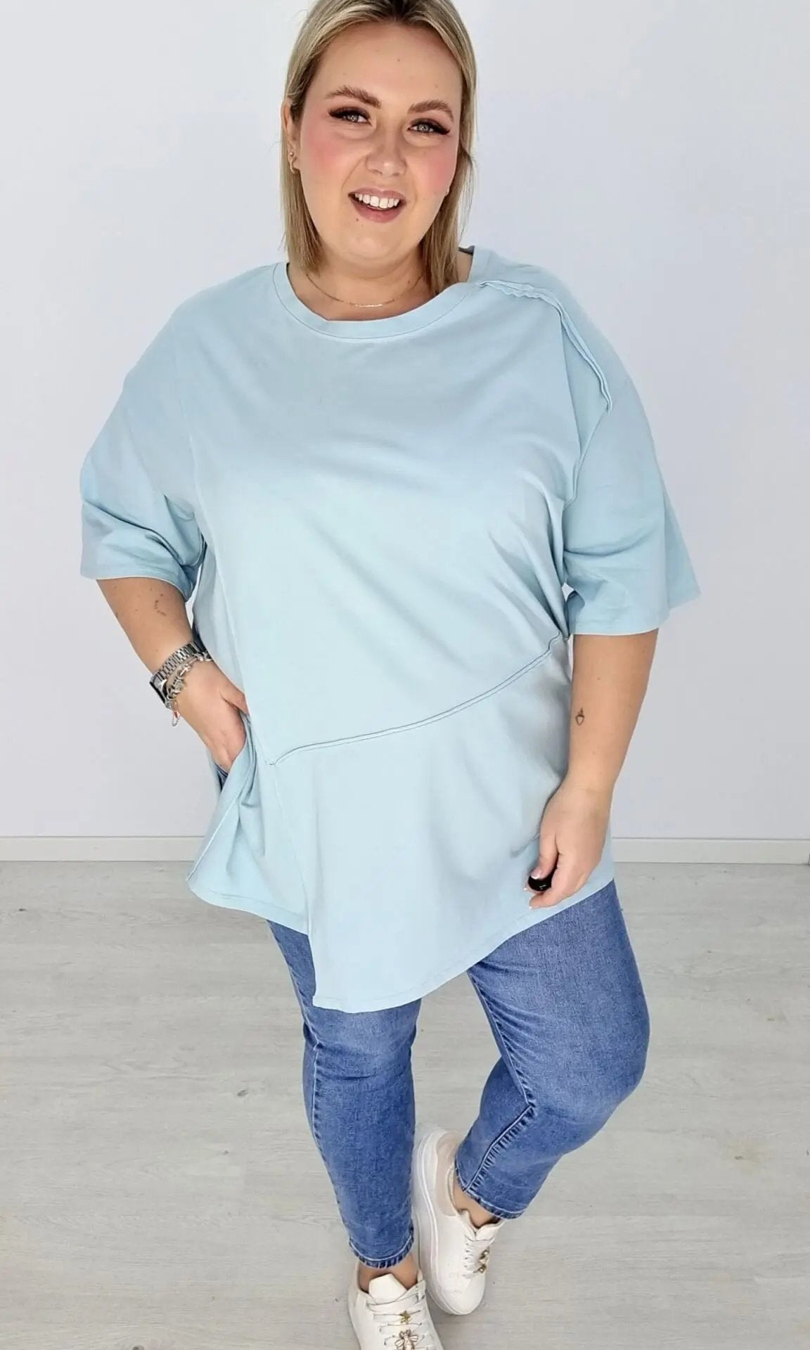 Bluzka bawełniana z rozcięciami po bokach - błękit Stylowa XL