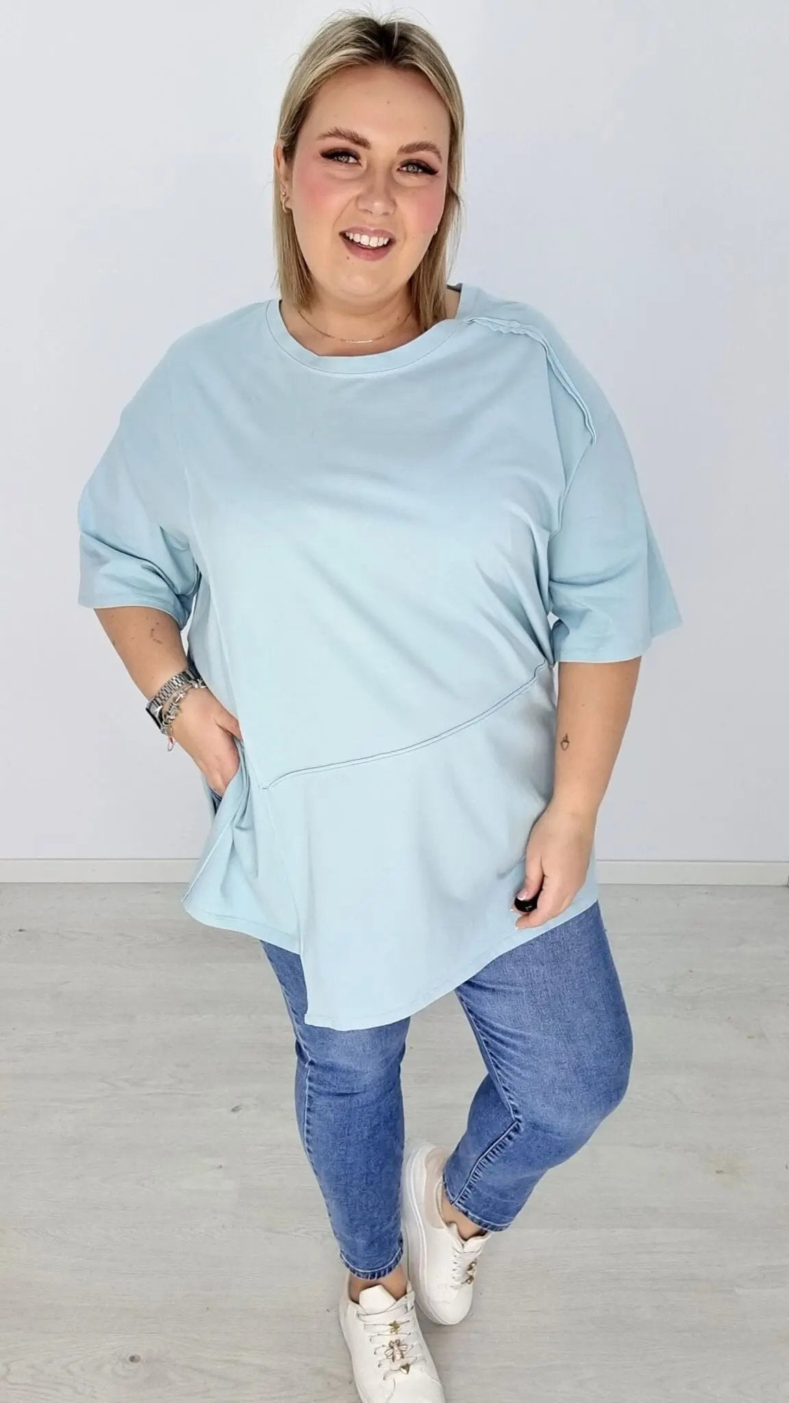 Bluzka bawełniana z rozcięciami po bokach - błękit Stylowa XL