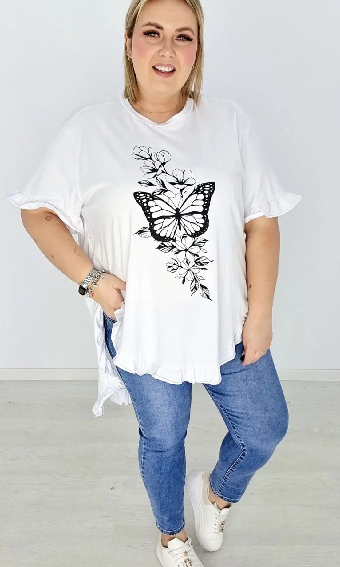 Bluzka bawełniana, rękaw oraz dół bluzki zakończony falbanką. Stylowa XL