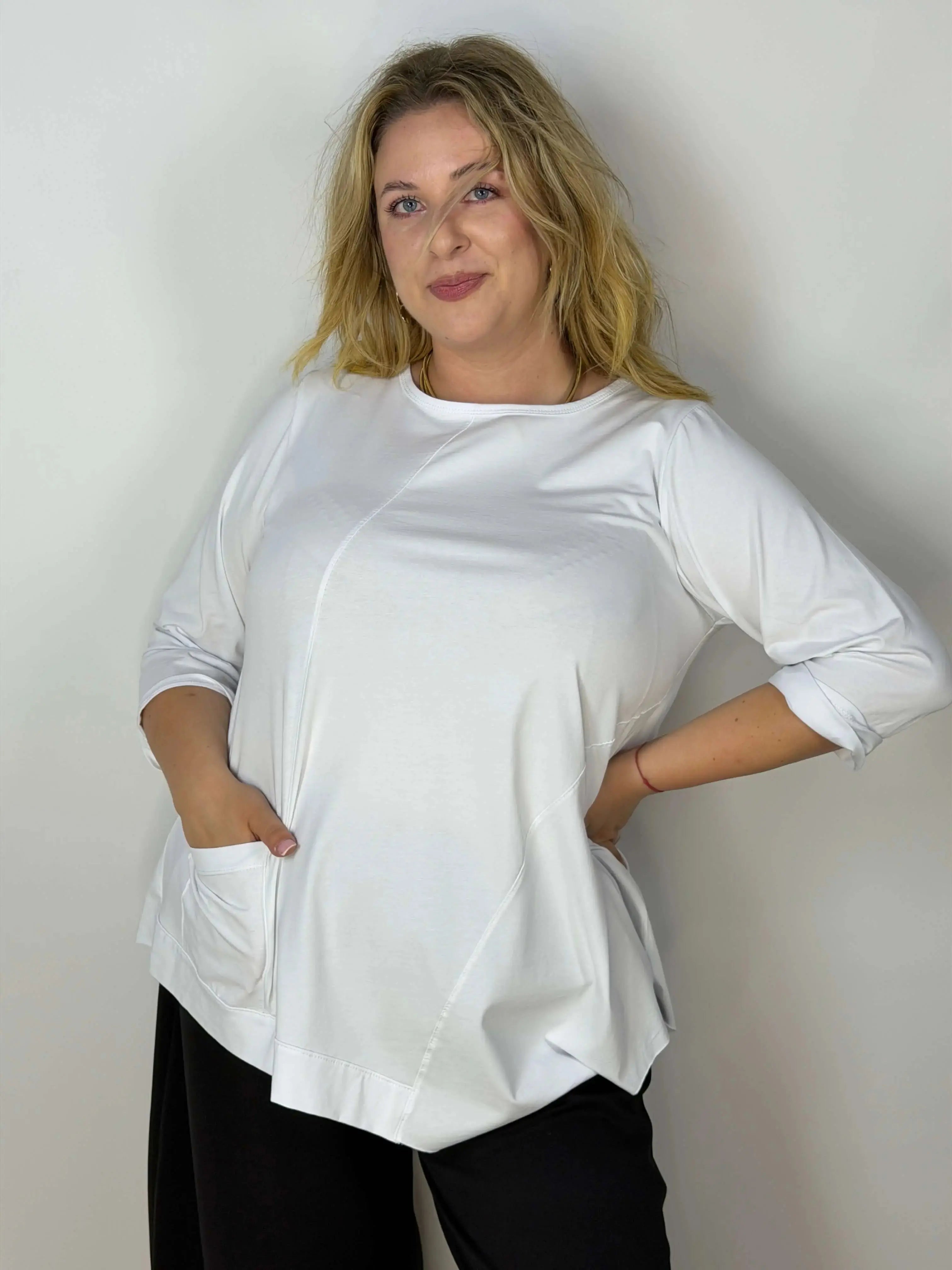 Bluzka damska Plus Size z ozdobnymi przeszyciami i kieszenią Stylowa XL