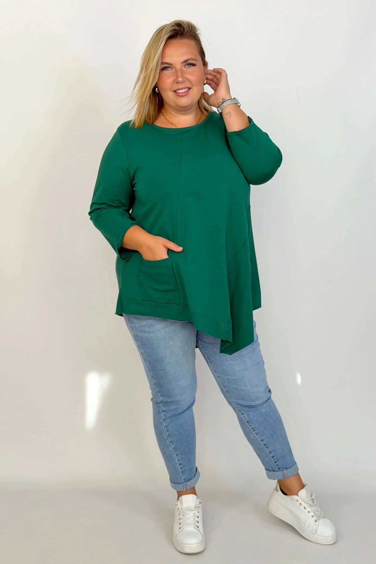 Bluzka damska Plus Size z ozdobnymi przeszyciami i kieszenią Stylowa XL