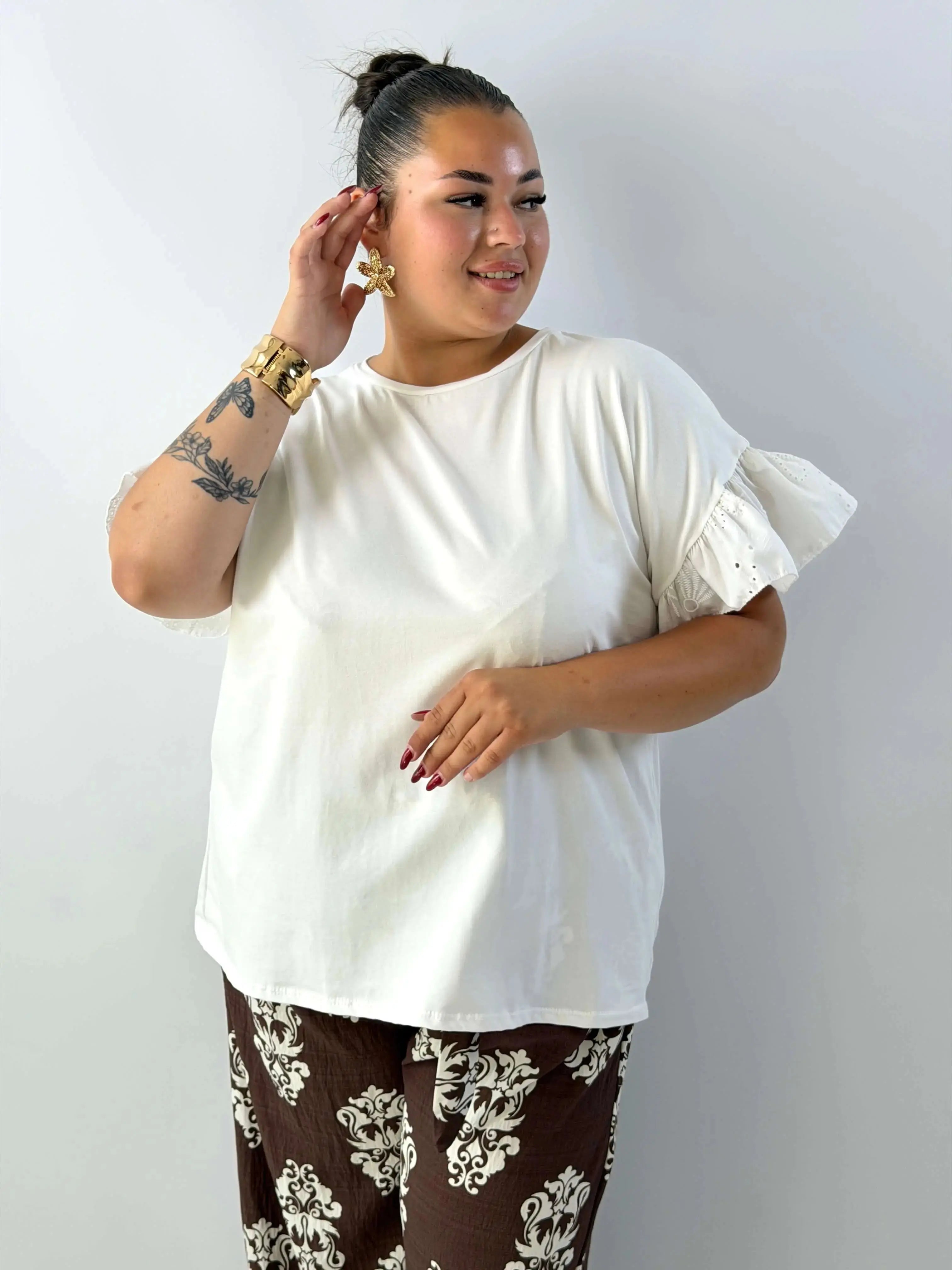 Bluzka damska plus size z haftowanymi rękawami – wygoda i subtelna elegancja Stylowa XL