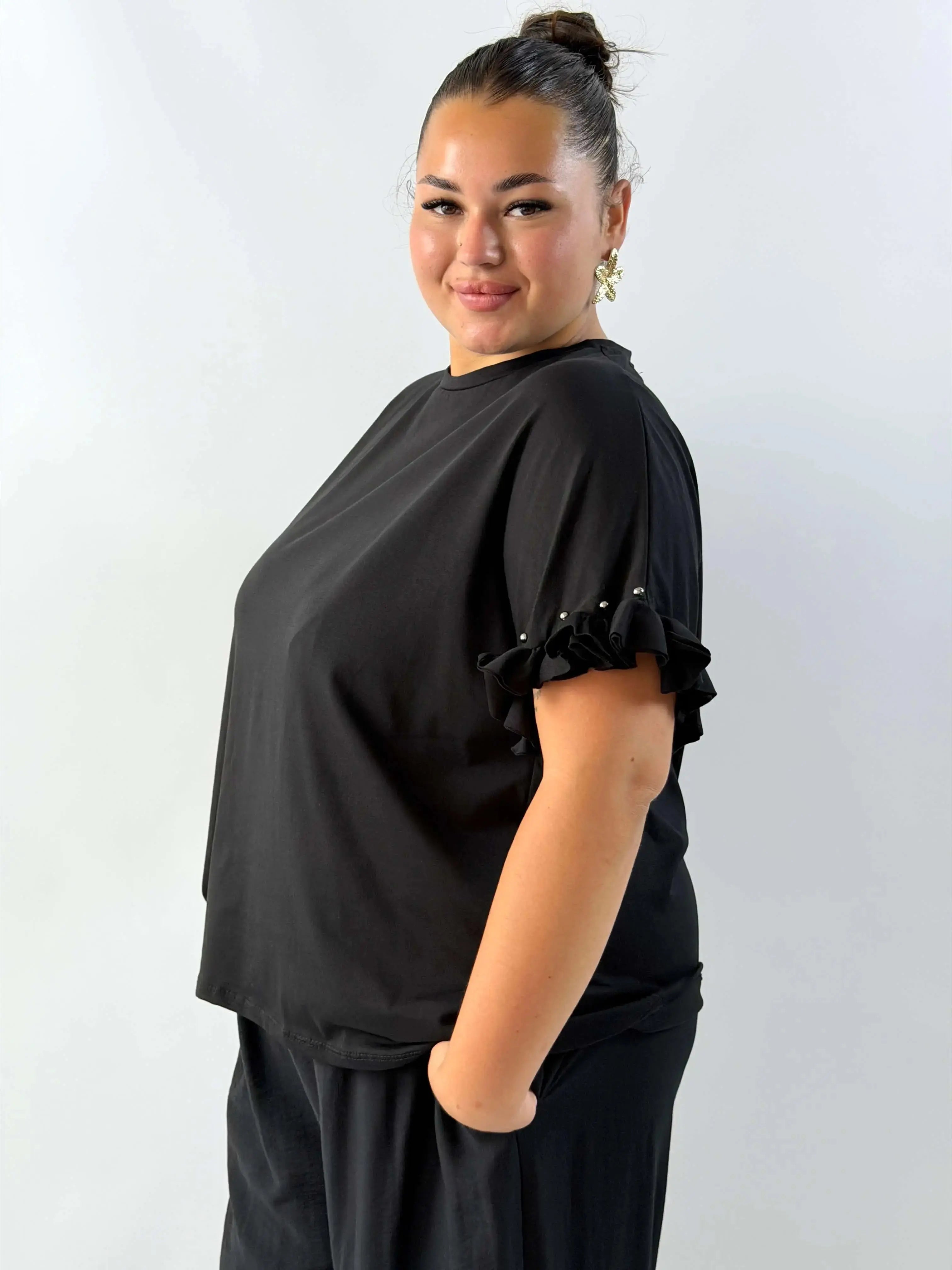 Bluzka damska z falbankami na rękawach – elegancka i wygodna na każdą okazję Stylowa XL