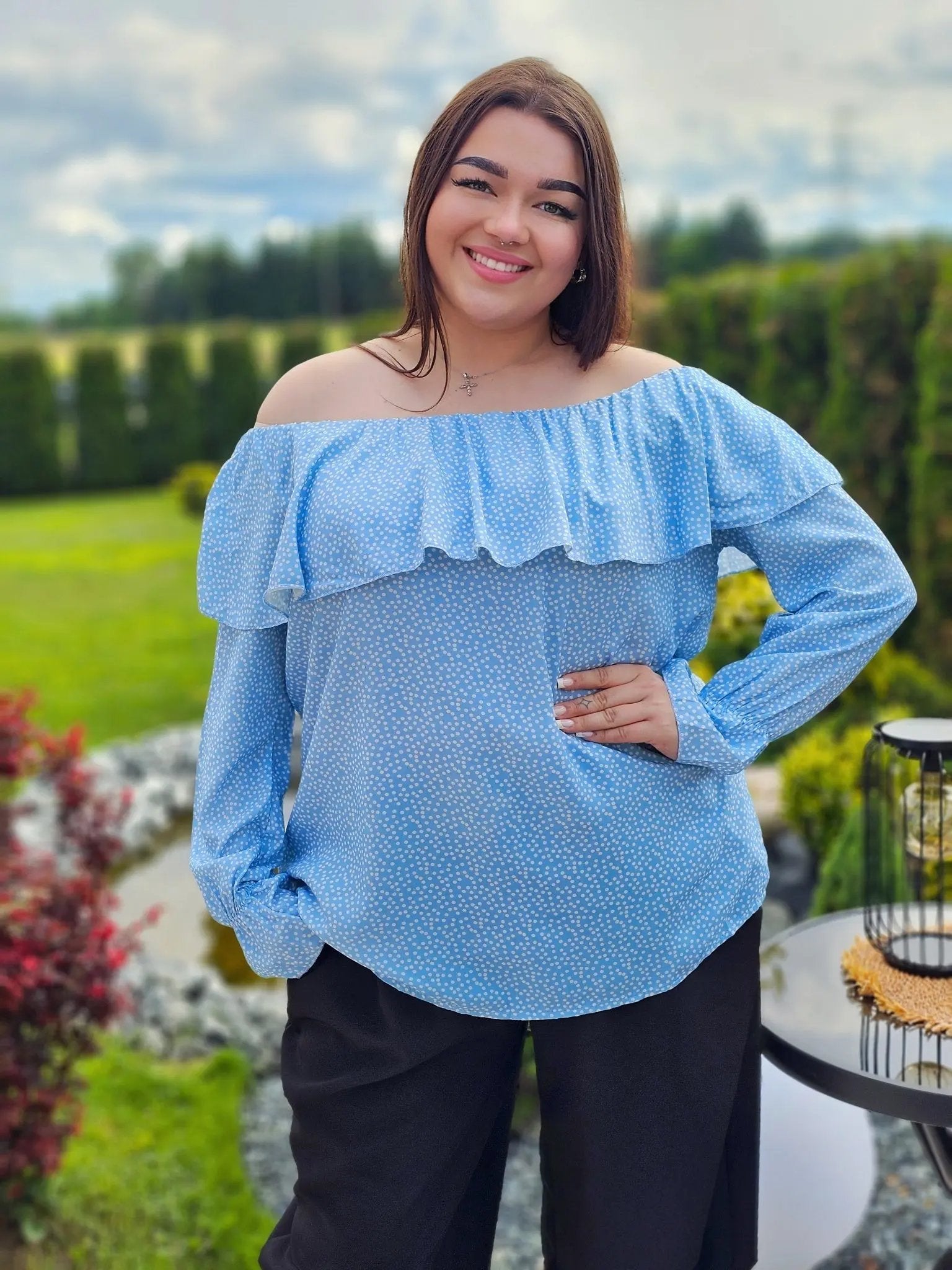 Bluzka hiszpanka w delikatny wzór z falbaną - w 7 kolorach Stylowa XL