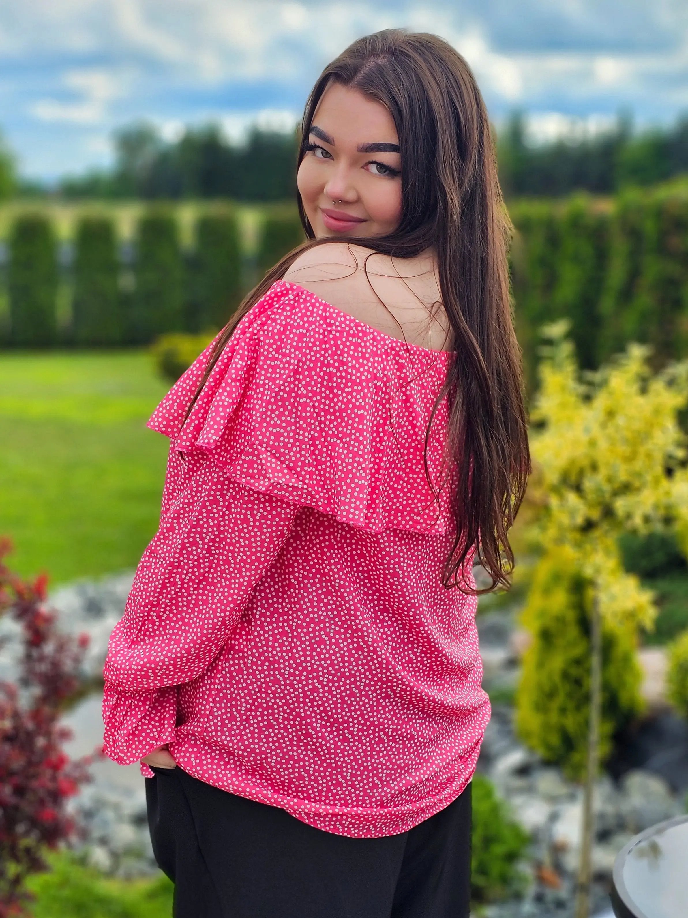 Bluzka hiszpanka w delikatny wzór z falbaną - w 7 kolorach Stylowa XL