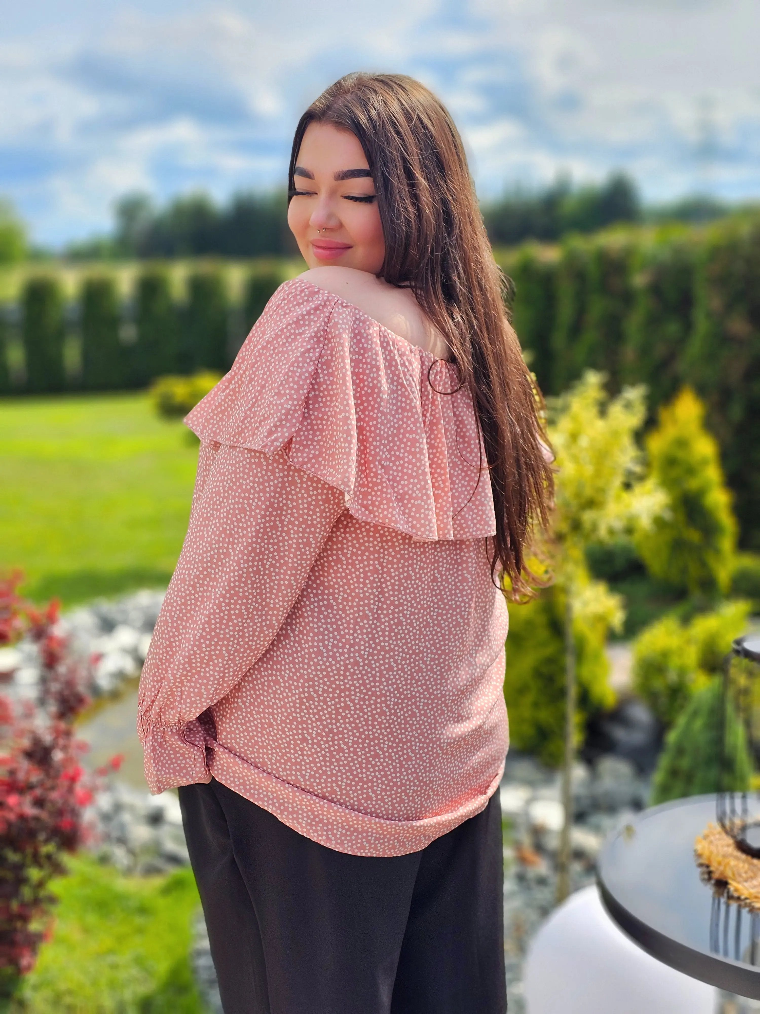 Bluzka hiszpanka w delikatny wzór z falbaną - w 7 kolorach Stylowa XL