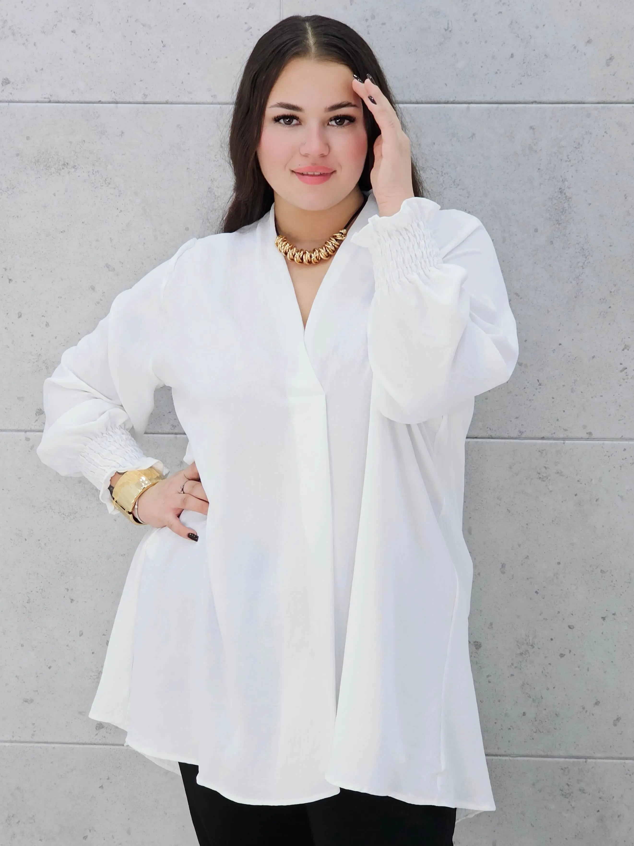 biała bluzka z dekoltem v plus size Stylowa XL – przód