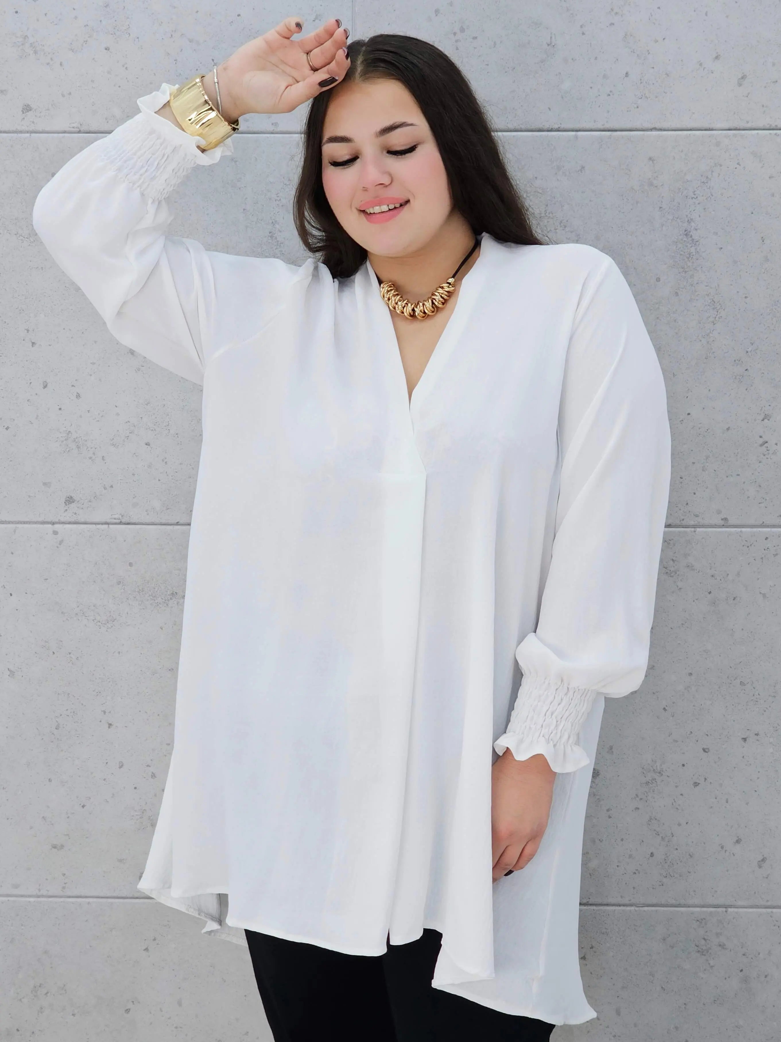 biała elegancka bluzka z dekoltem v plus size Stylowa XL – przód