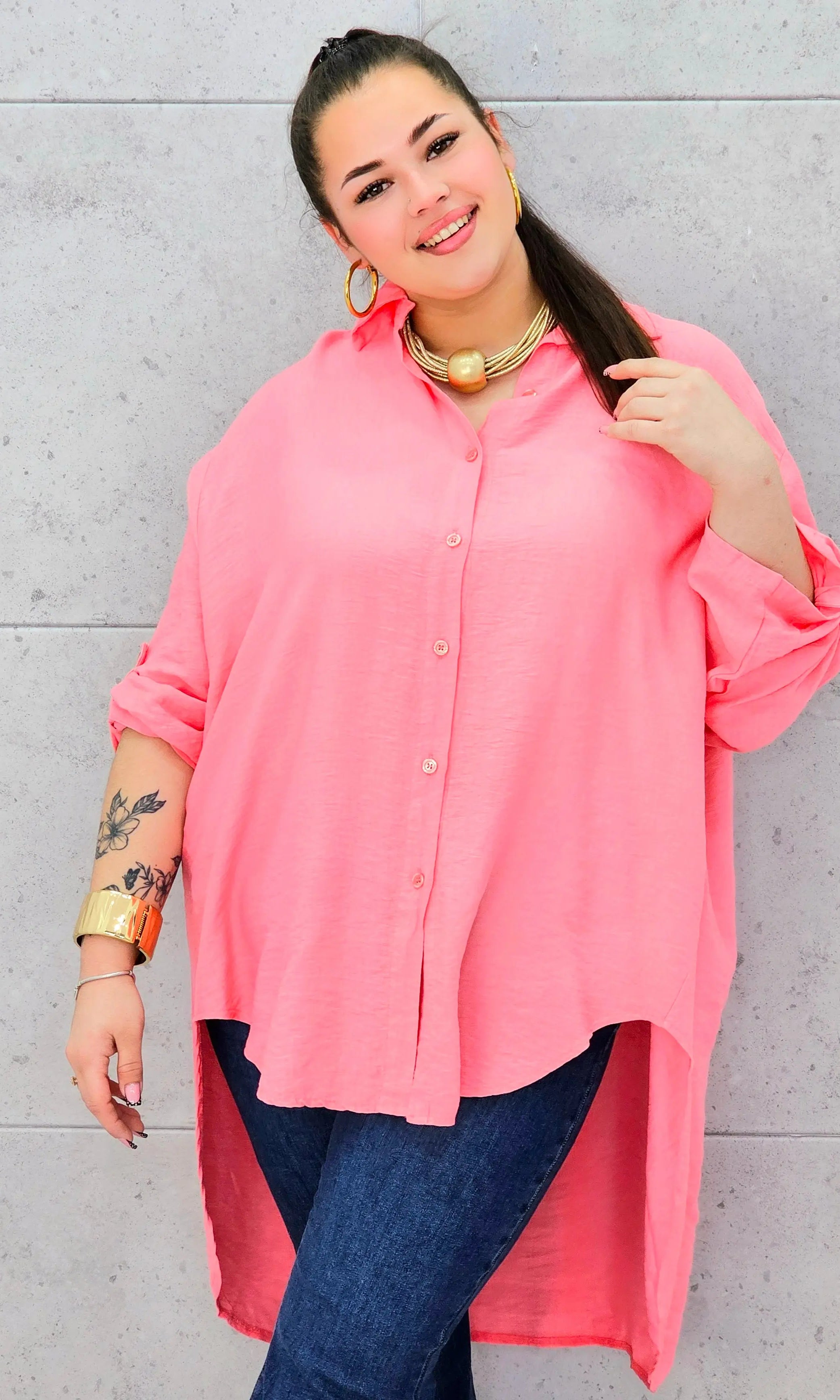 Bluzka koszulowa plus size z przedłużanym tyłem – nowoczesny i lekki fason XXL Stylowa XL