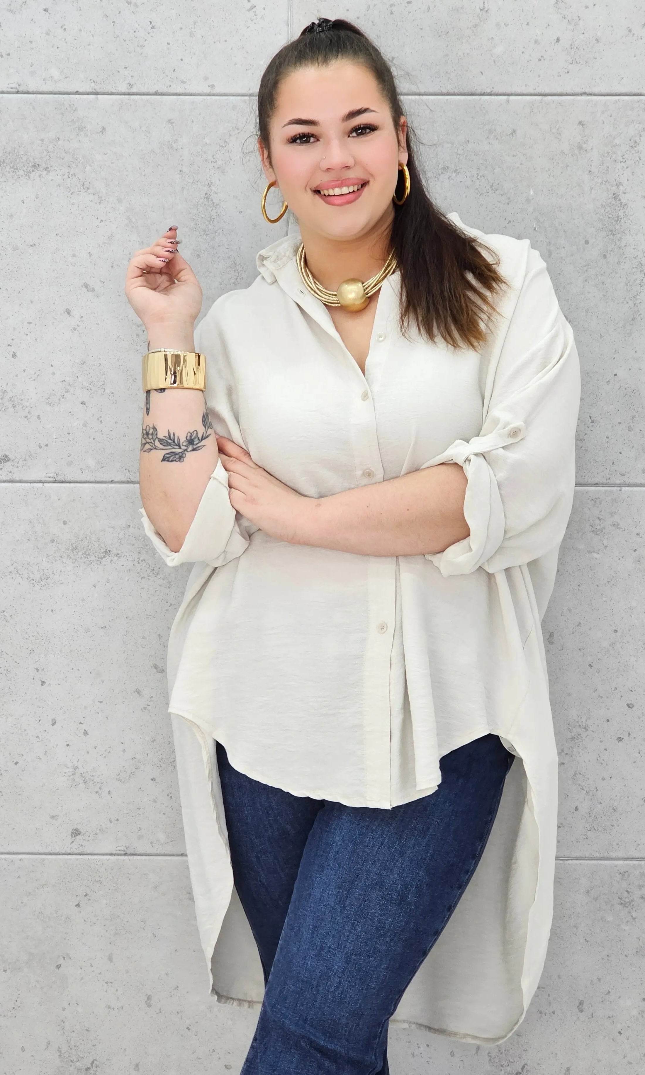 Bluzka koszulowa plus size z przedłużanym tyłem – nowoczesny i lekki fason XXL Stylowa XL