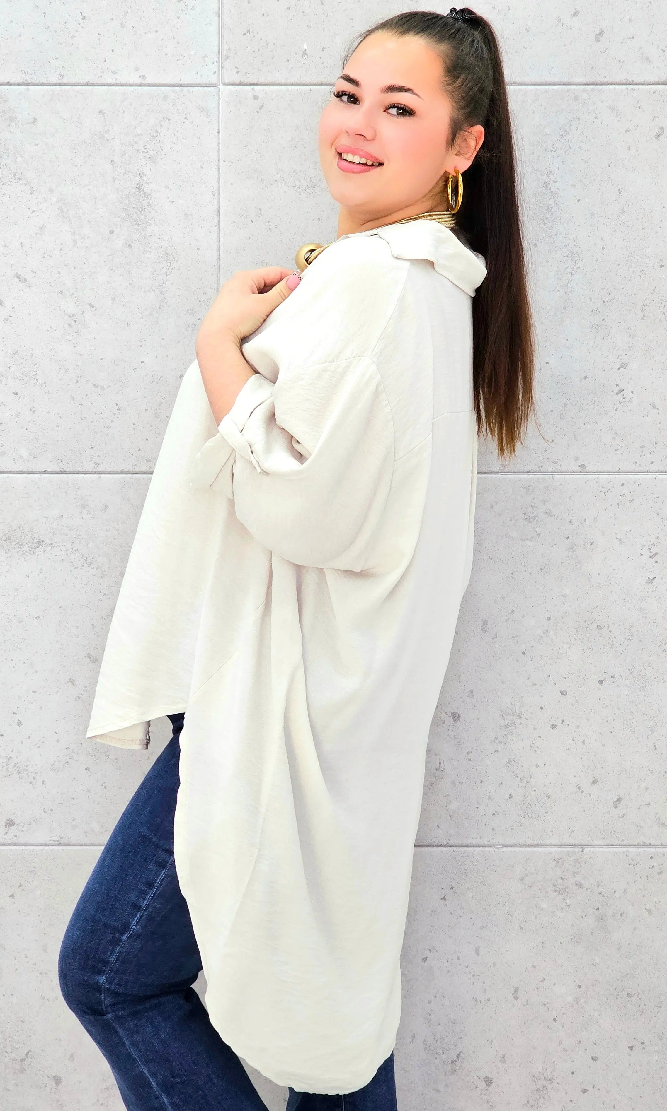 Bluzka koszulowa plus size z przedłużanym tyłem – nowoczesny i lekki fason XXL Stylowa XL