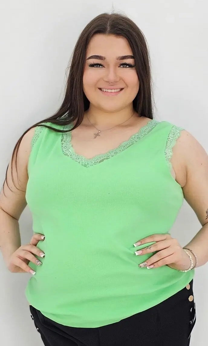 Bluzka na Cienkich Ramiączkach z Dekoltem V i Koronkowymi Wykończeniami - różne kolory Stylowa XL