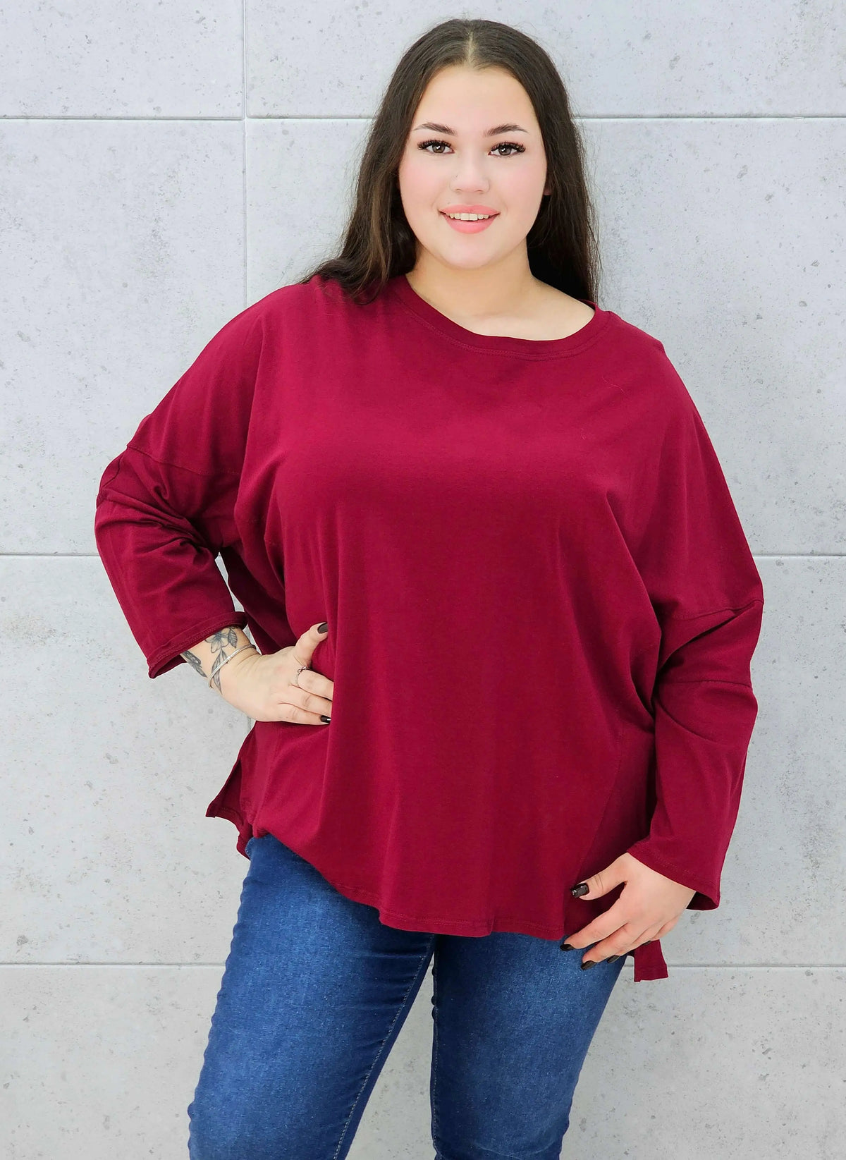bluzka basic oversize bordowa plus size – przodem