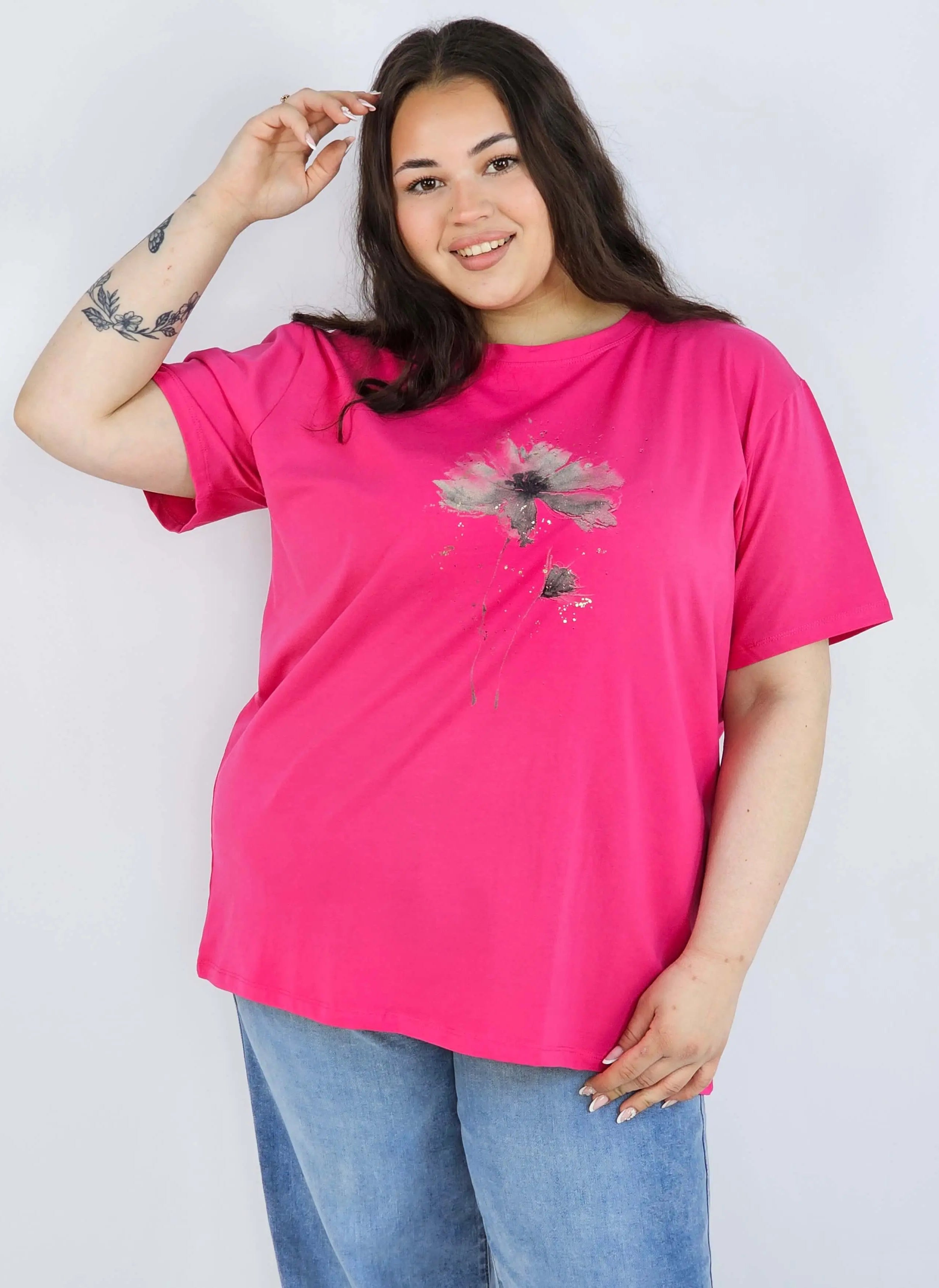 Bluzka plus size XXL z delikatnym kwiatem – stylowa i ponadczasowa Stylowa XL