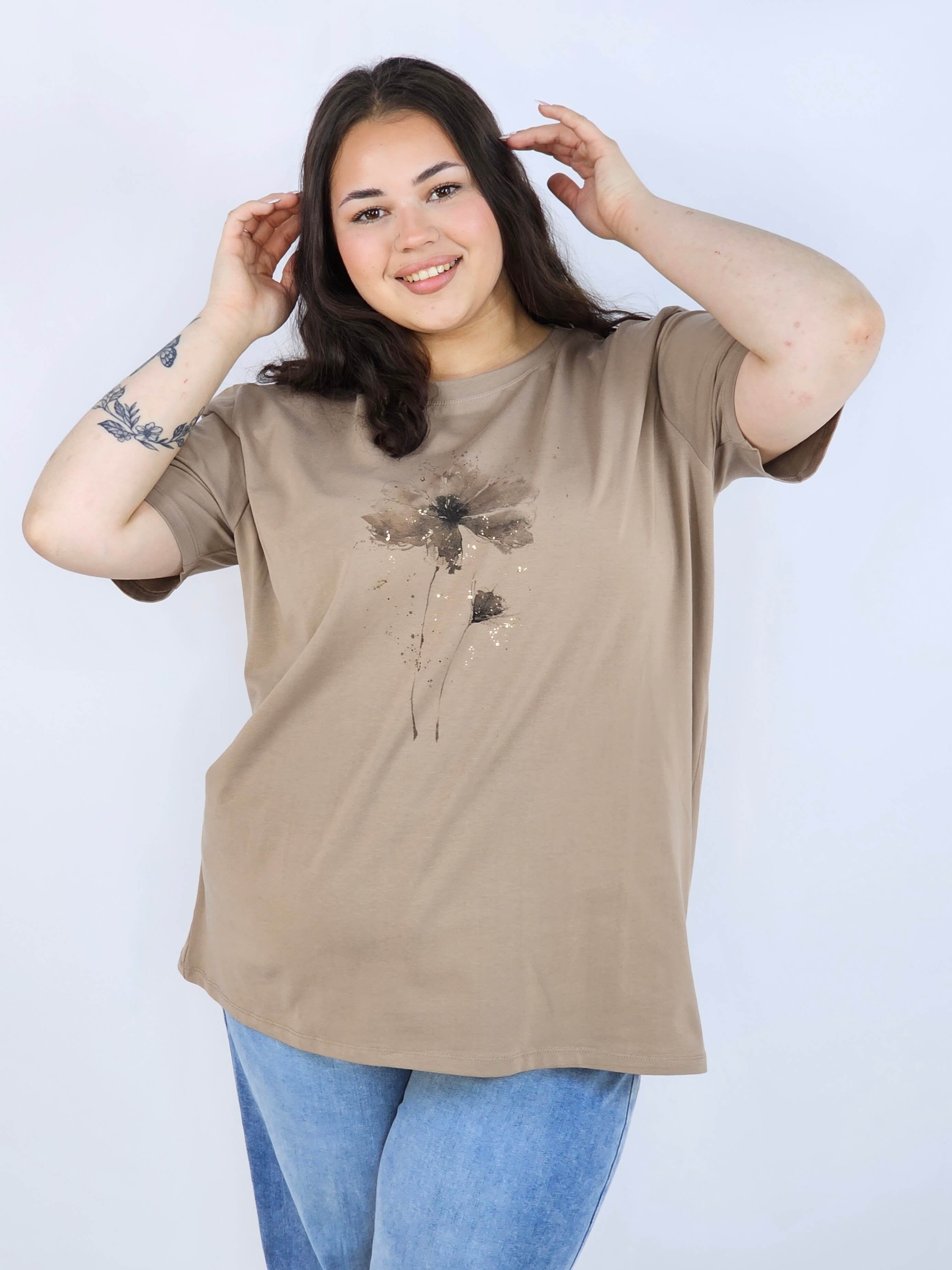 Bluzka plus size XXL z delikatnym kwiatem – stylowa i ponadczasowa Stylowa XL