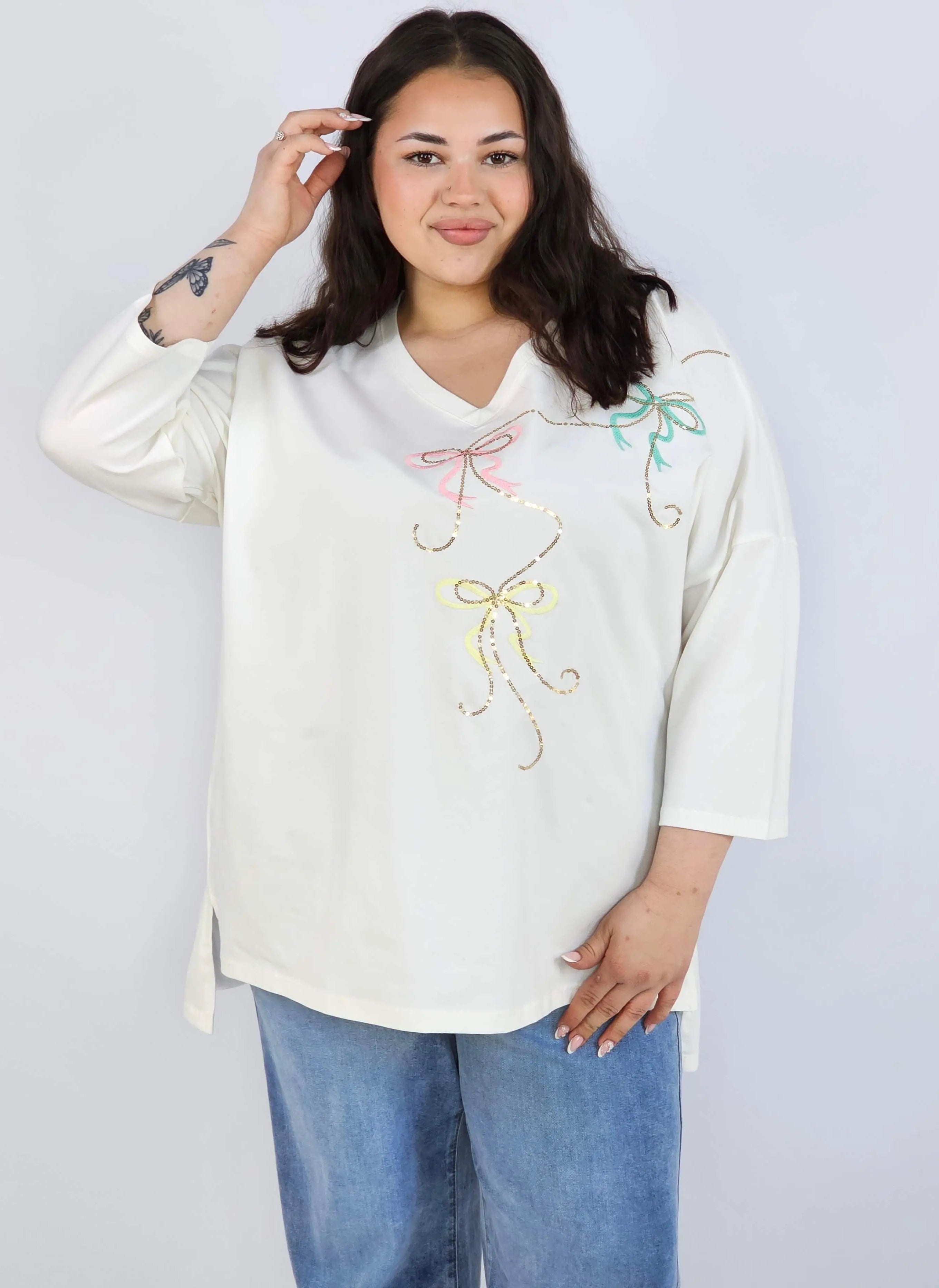 Bluzka plus size XXL z efektownym zdobieniem – lekkość i styl na każdą okazję Stylowa XL