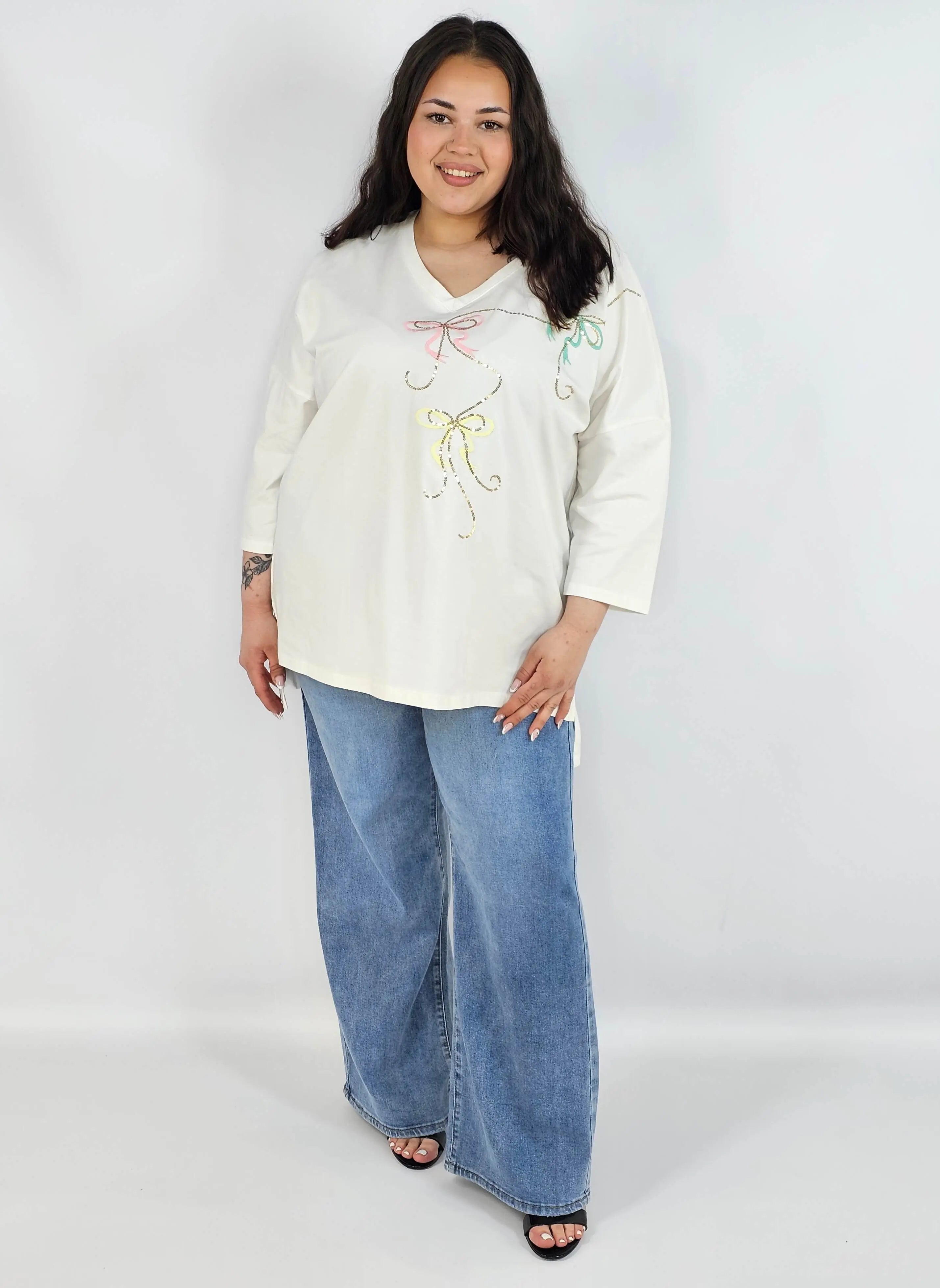 Bluzka plus size XXL z efektownym zdobieniem – lekkość i styl na każdą okazję Stylowa XL