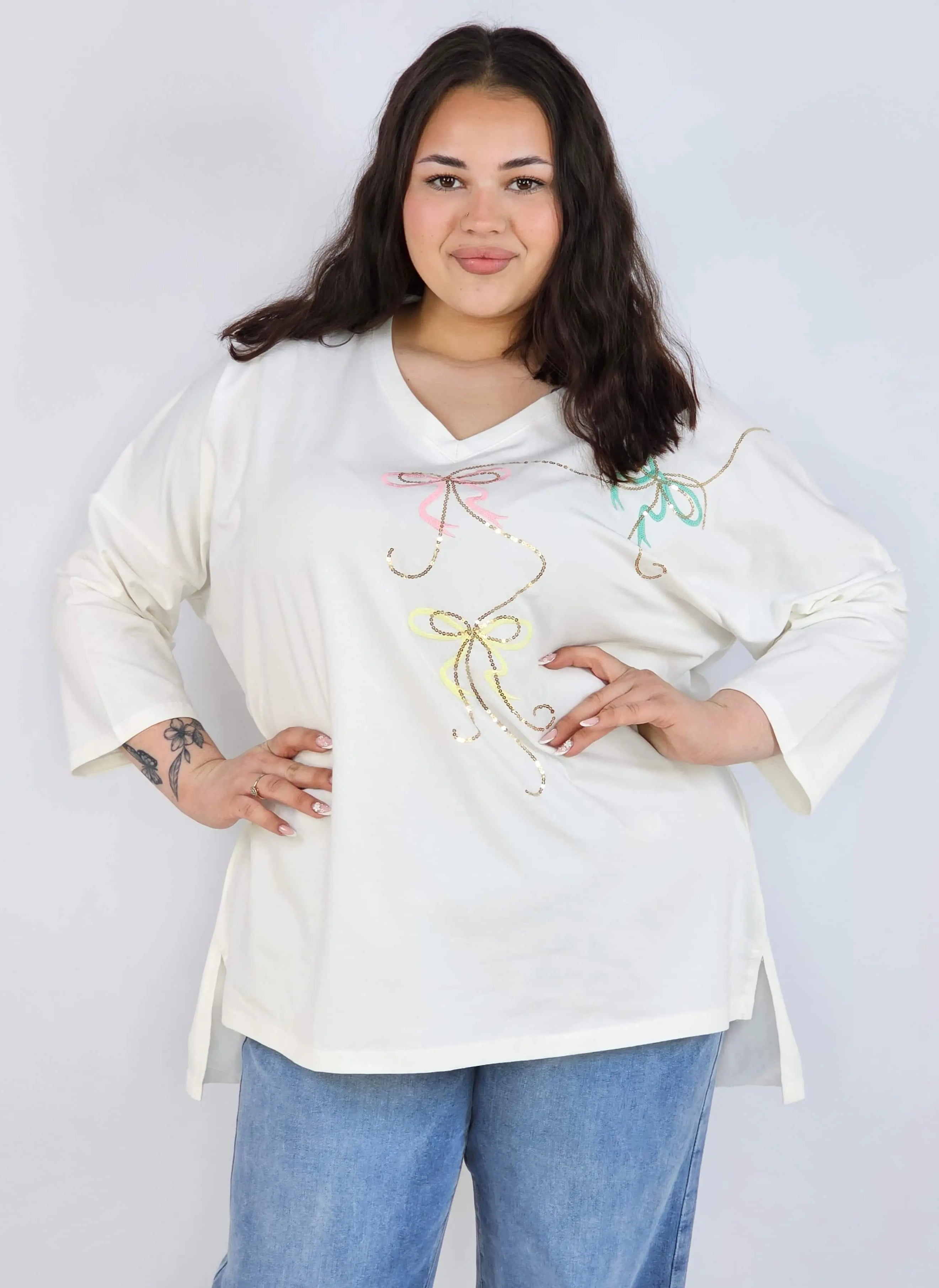 Bluzka plus size XXL z efektownym zdobieniem – lekkość i styl na każdą okazję Stylowa XL