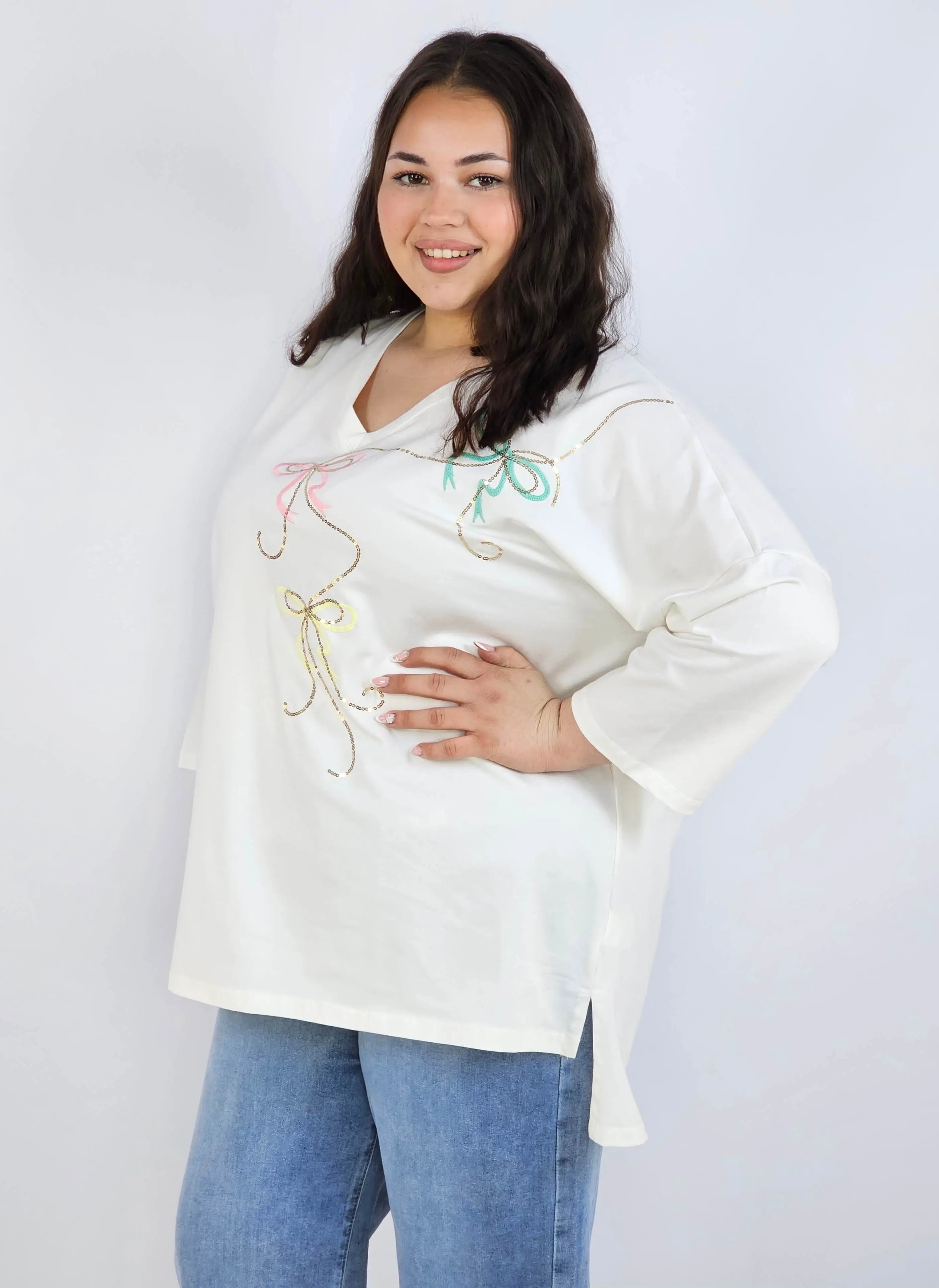 Bluzka plus size XXL z efektownym zdobieniem – lekkość i styl na każdą okazję Stylowa XL