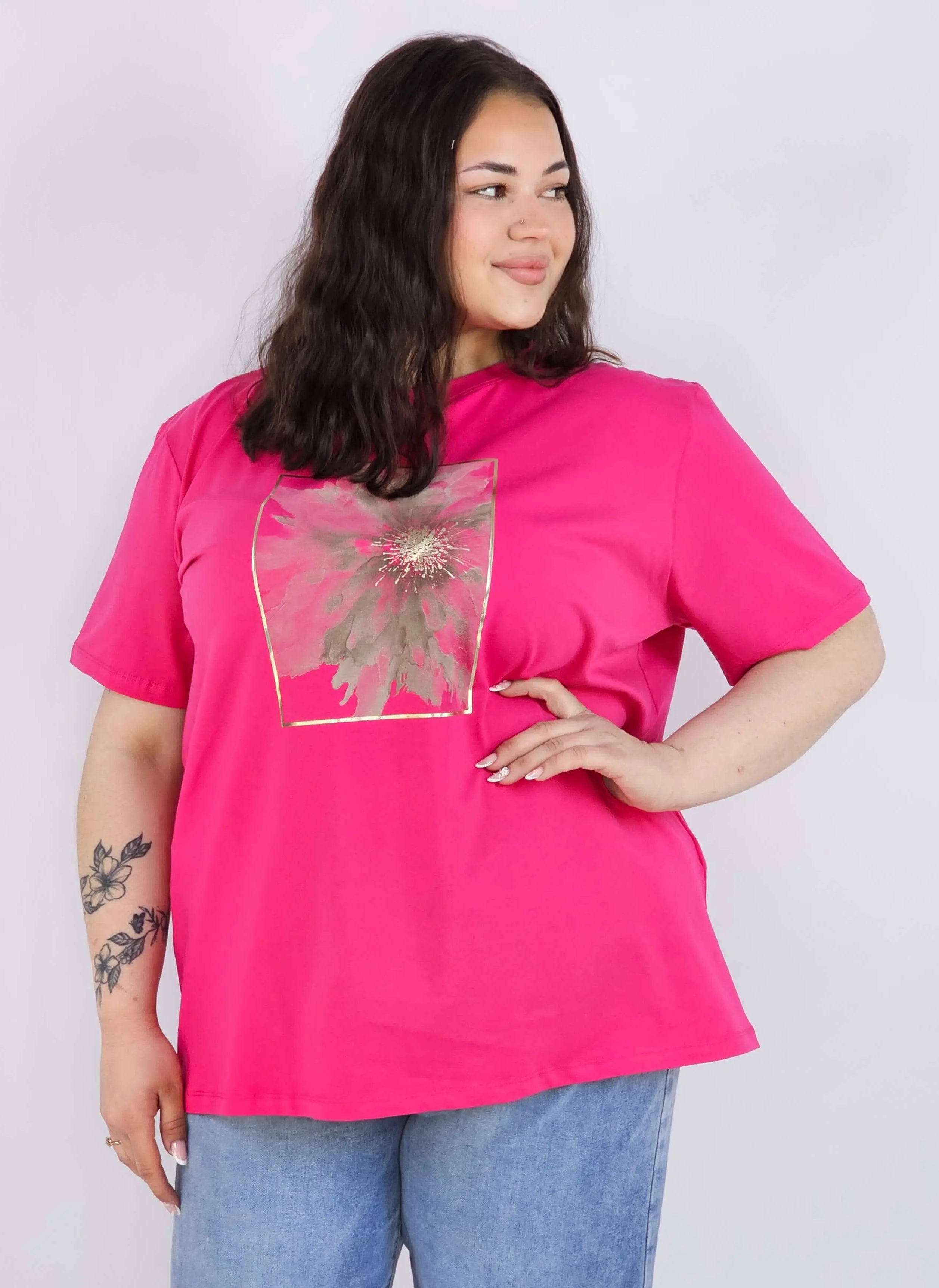 Bluzka plus size XXL z eleganckim nadrukiem – klasyka i styl Stylowa XL