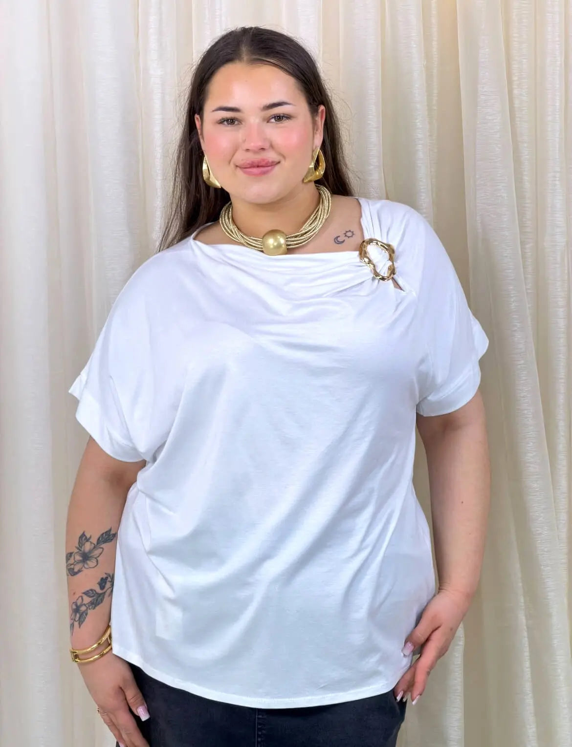 Bluzka plus size – bluzka z ozdobną złotą aplikacją Stylowa XL