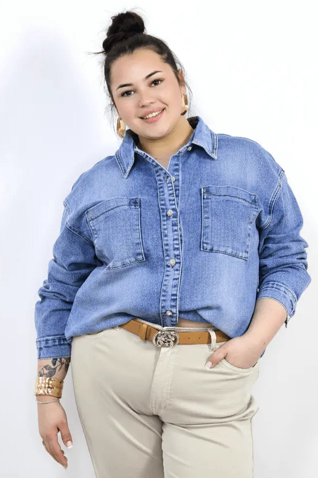 Bluzka plus size – koszula jeansowa oversize z kieszeniami Stylowa XL
