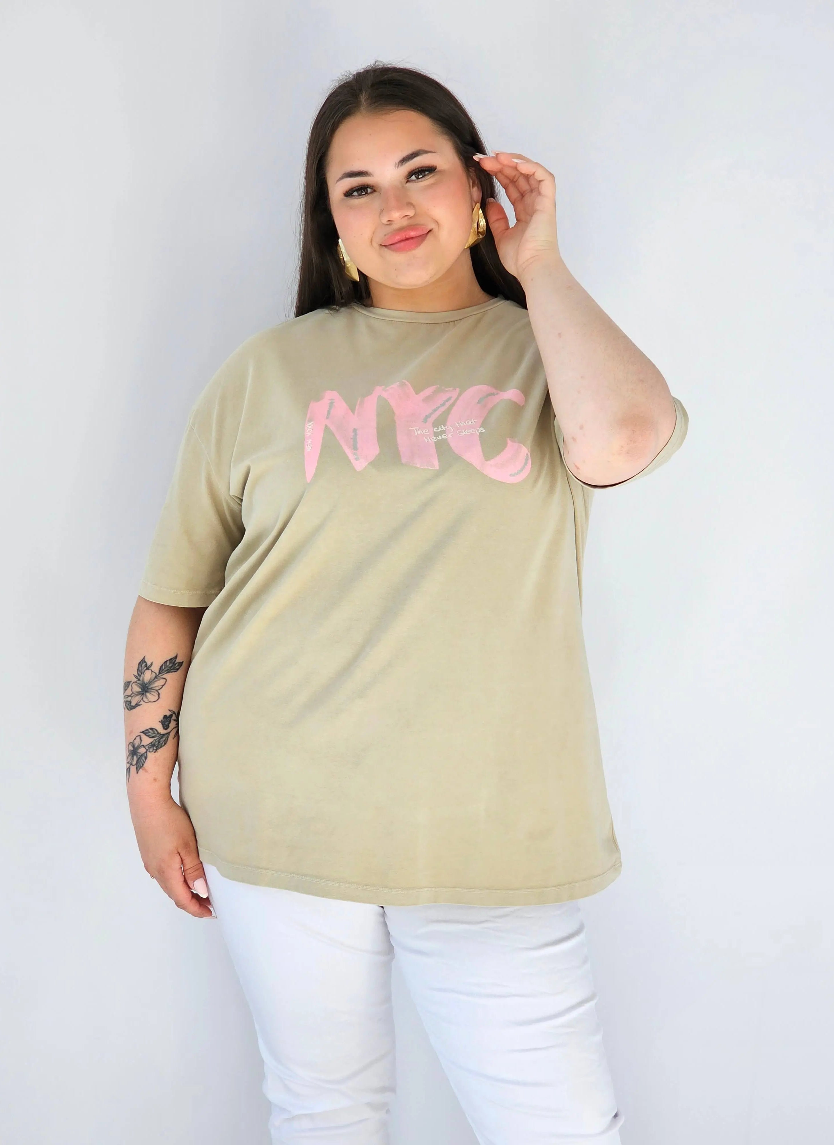 Bluzka plus size – miejski luz i wygoda w stylu casual Stylowa XL