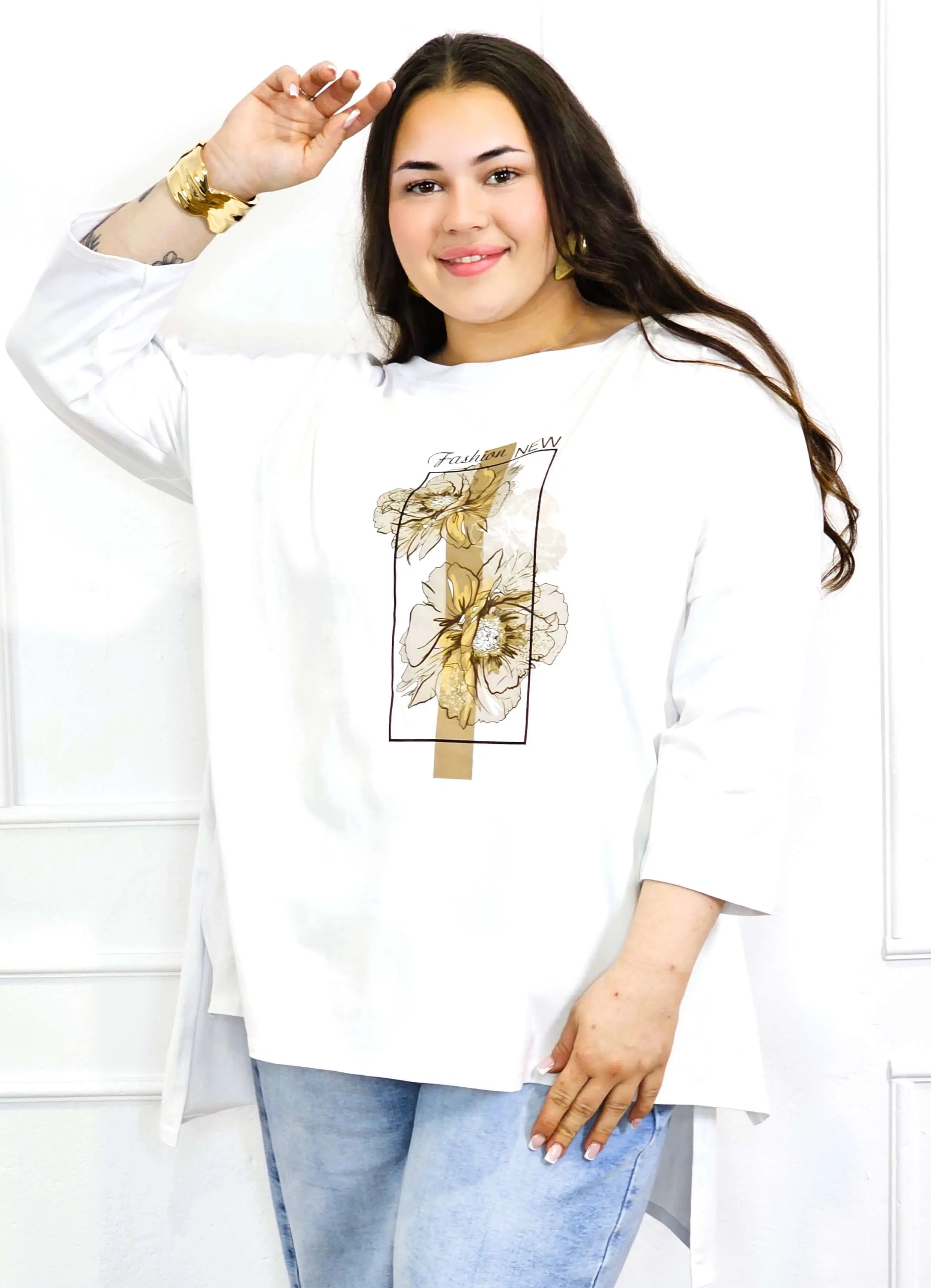 Bluzka plus size biała z kwiatowym nadrukiem i rękawem 3/4 – modny oversize Stylowa XL