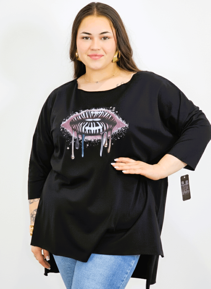 Bluzka plus size czarna z nadrukiem ust Stylowa XL