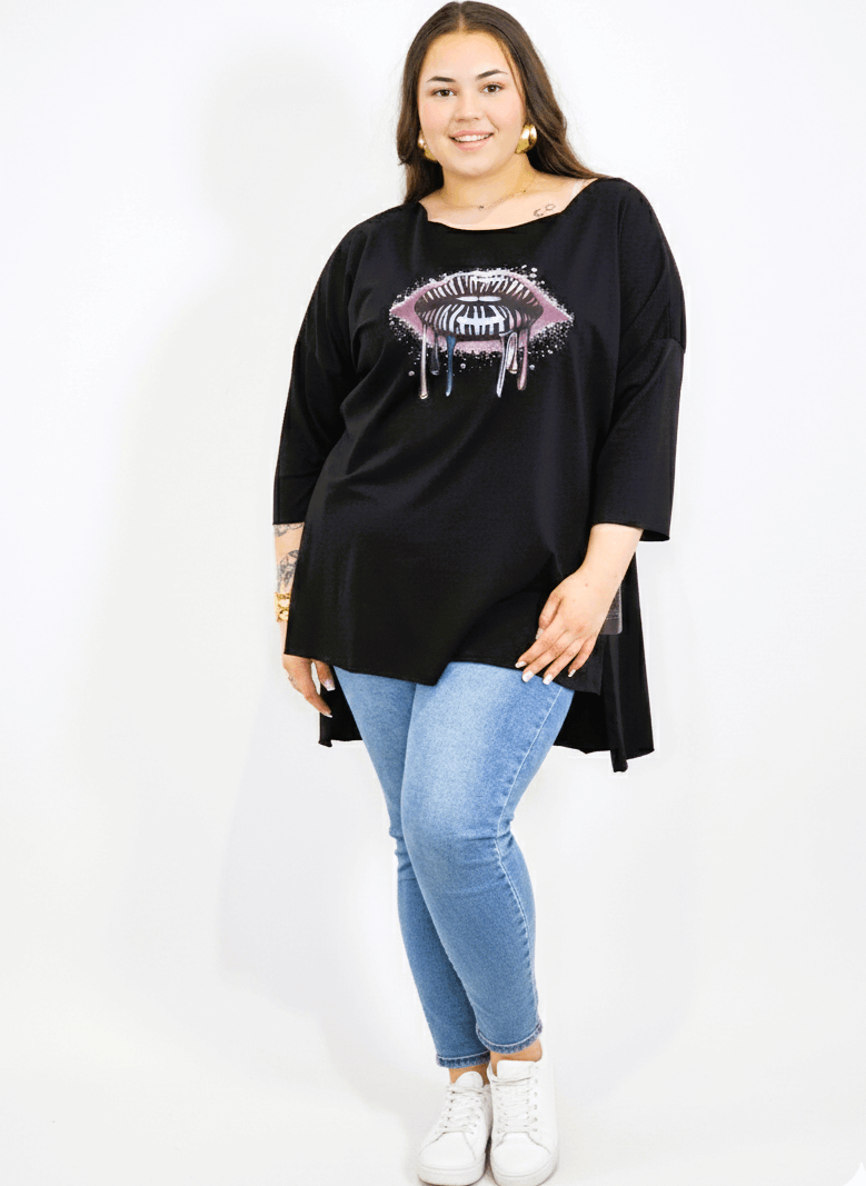 Bluzka plus size czarna z nadrukiem ust Stylowa XL