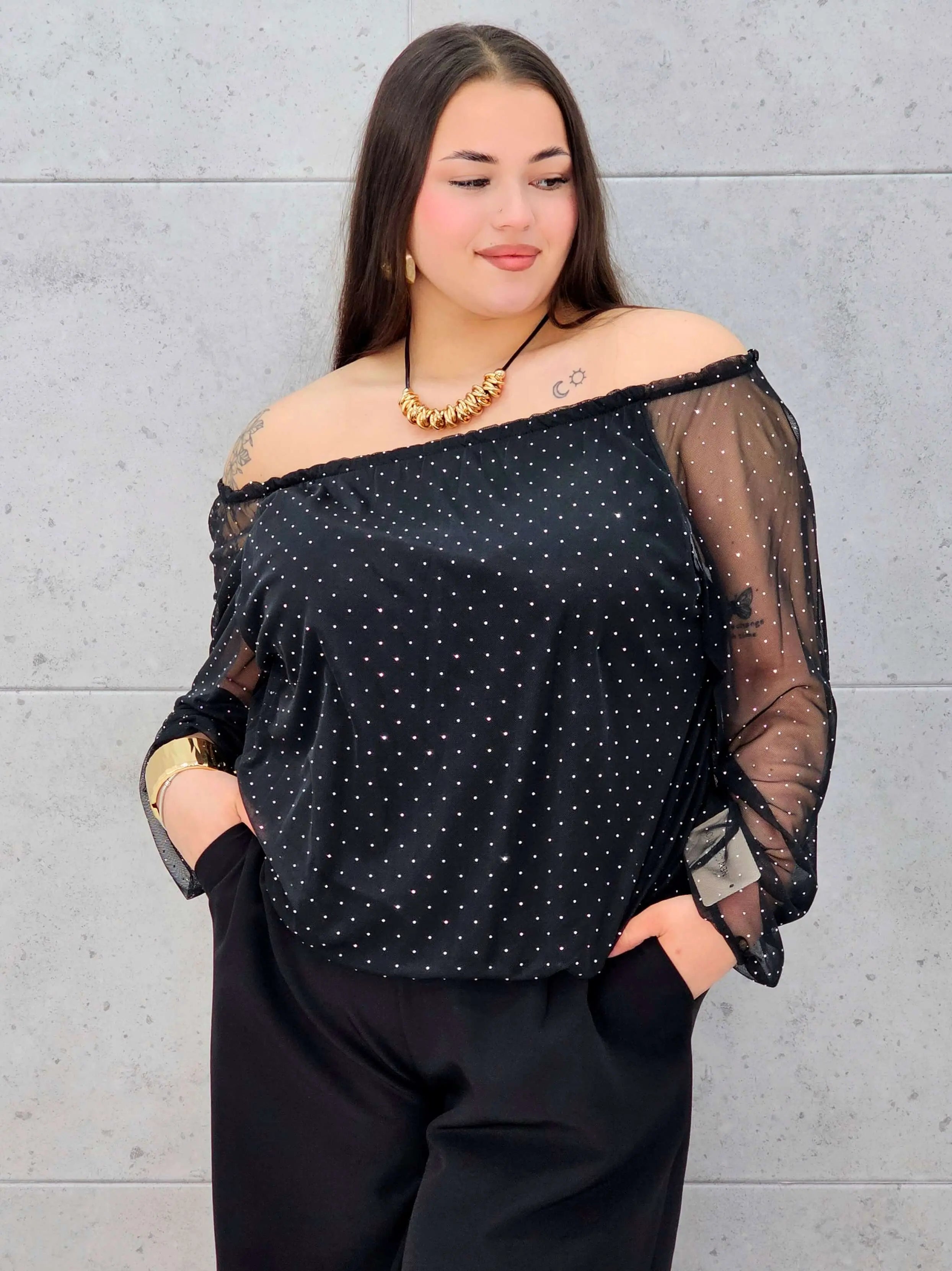 Bluzka plus size hiszpanka z tiulu w kropeczki – kobiecy urok i lekkość Stylowa XL Stylowa XL