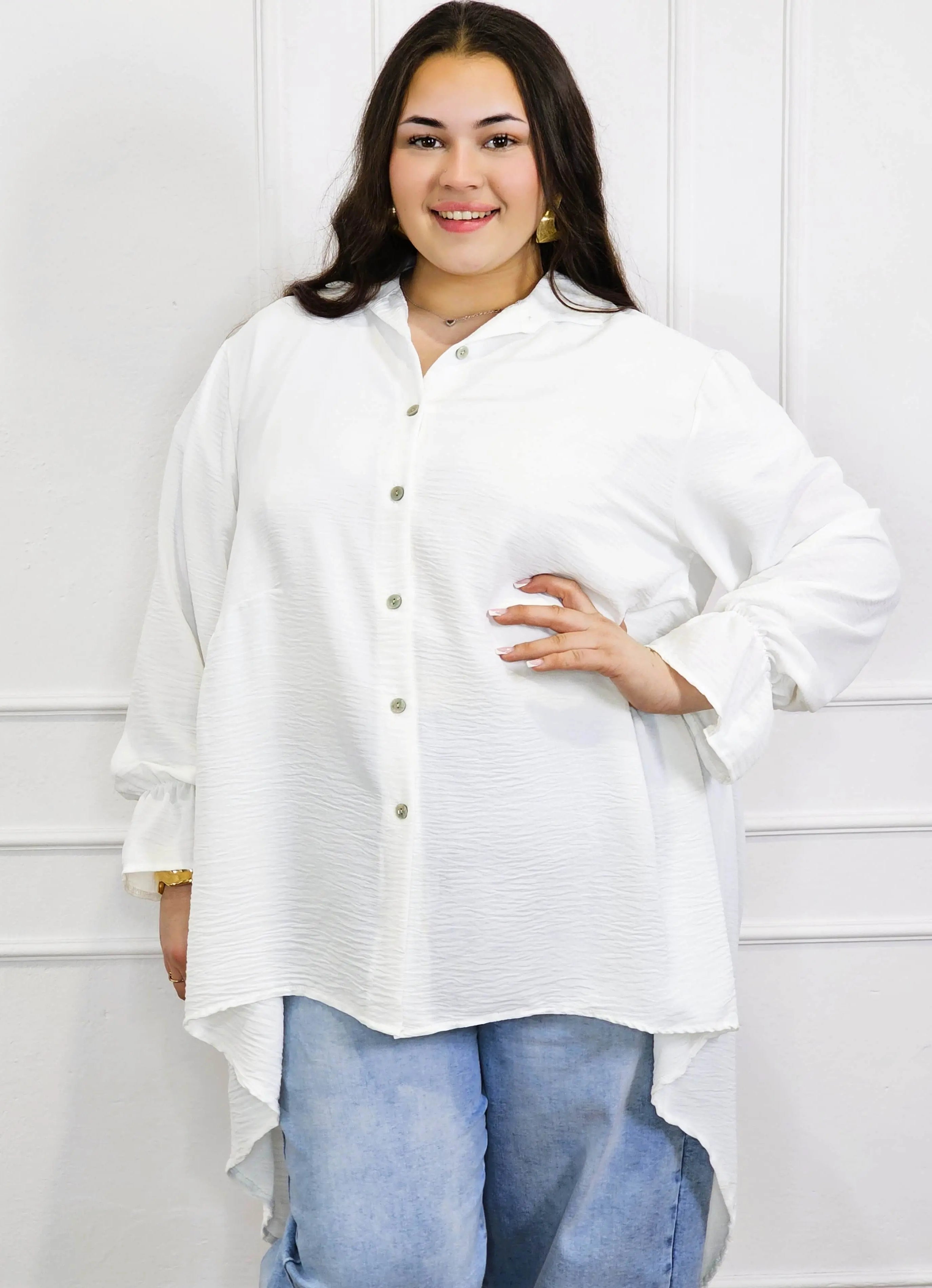 Bluzka plus size koszulowa z dłuższym tyłem – lekka, oversize, na guziki XXL Stylowa XL