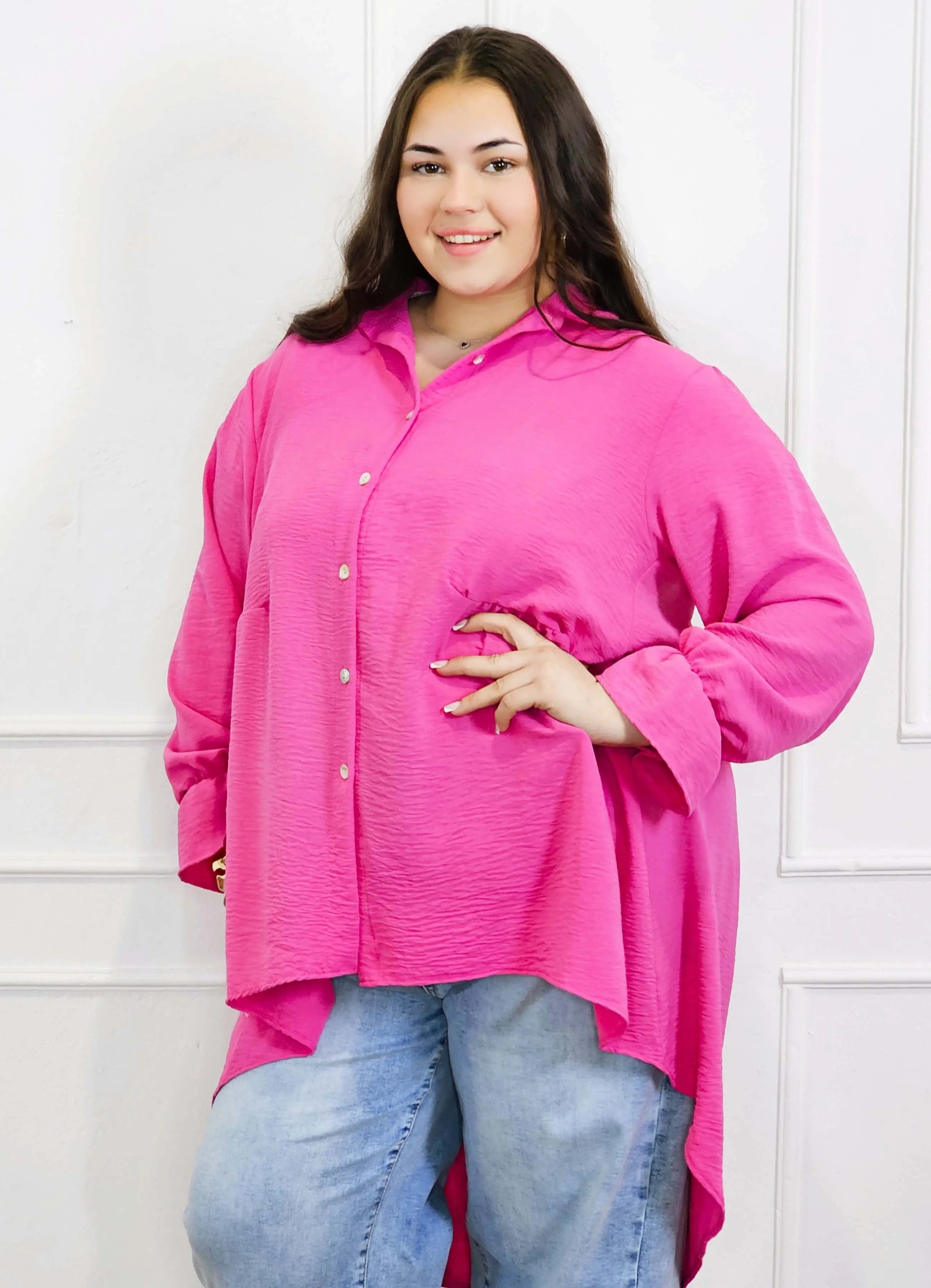 Bluzka plus size koszulowa z dłuższym tyłem – lekka, oversize, na guziki XXL Stylowa XL