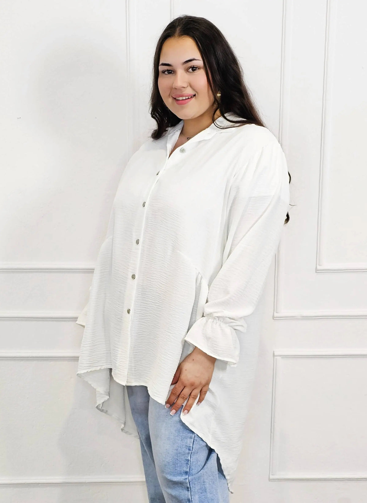 Bluzka plus size koszulowa z dłuższym tyłem – lekka, oversize, na guziki XXL Stylowa XL