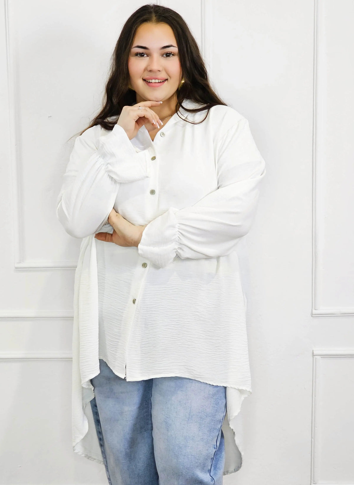 Bluzka plus size koszulowa z dłuższym tyłem – lekka, oversize, na guziki XXL Stylowa XL