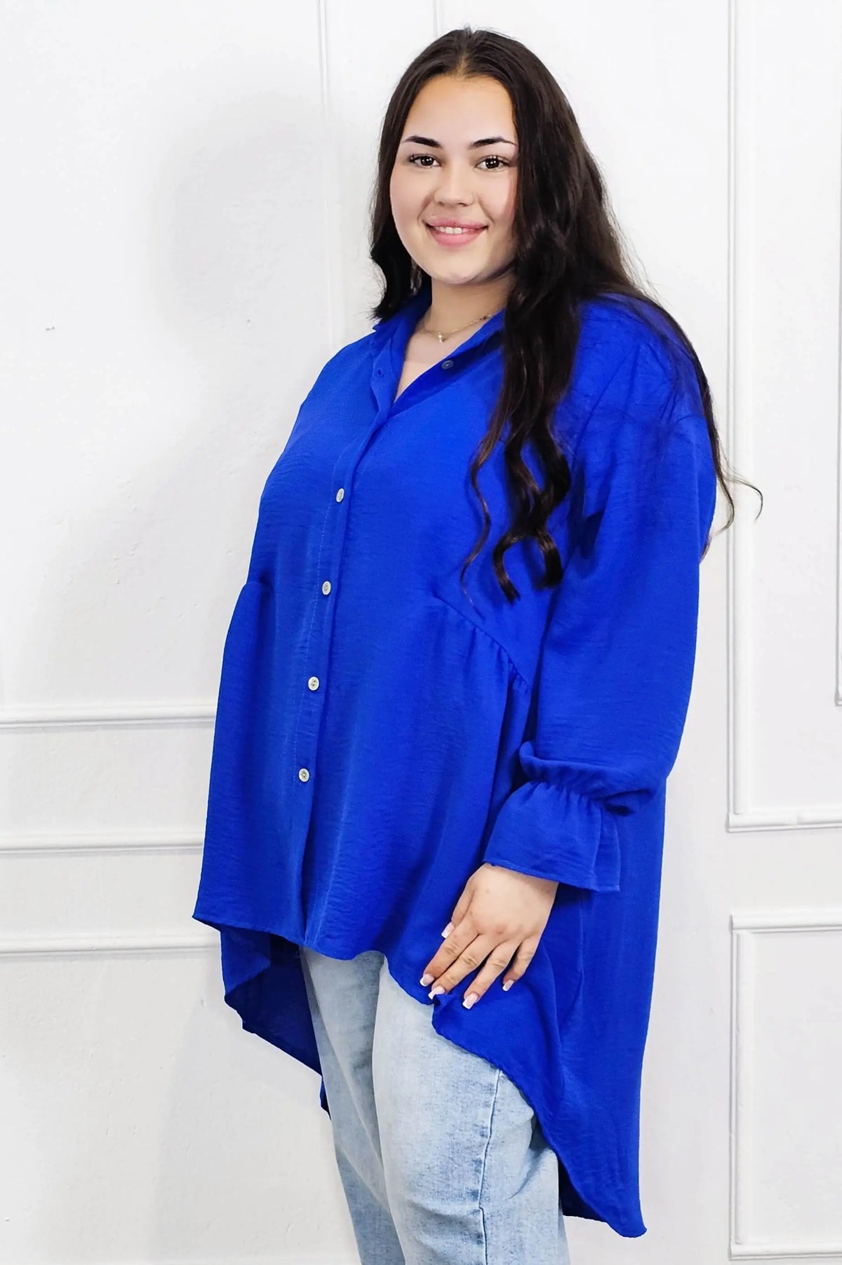 Bluzka plus size koszulowa z dłuższym tyłem – lekka, oversize, na guziki XXL Stylowa XL