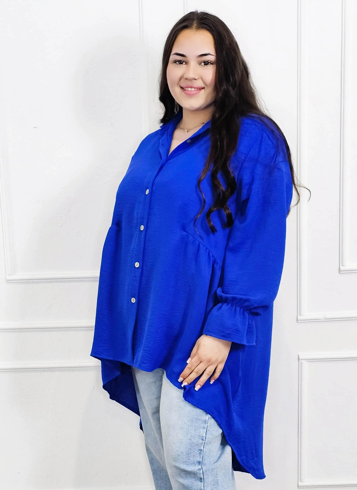 Bluzka plus size koszulowa z dłuższym tyłem – lekka, oversize, na guziki XXL Stylowa XL