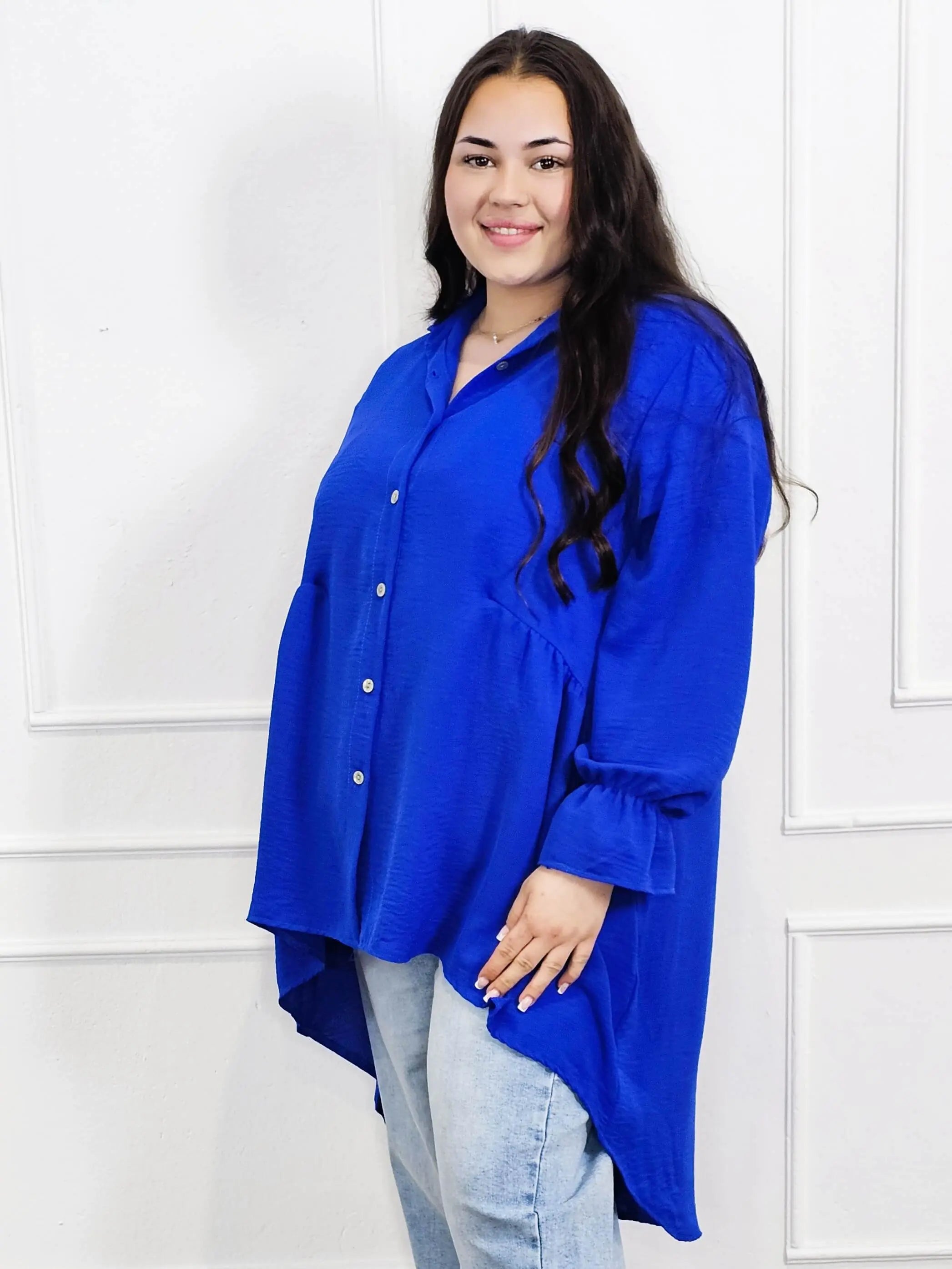 Bluzka plus size koszulowa z dłuższym tyłem – lekka, oversize, na guziki XXL Stylowa XL