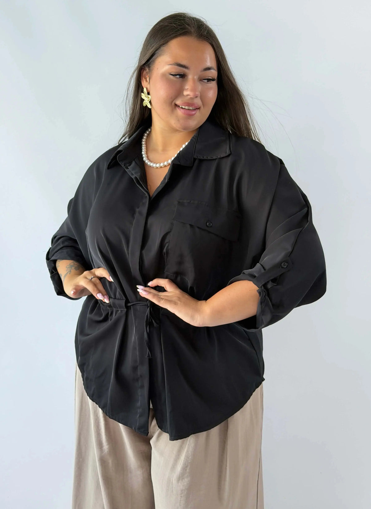 Bluzka plus size koszulowa z kołnierzykiem – elegancka bluzka damska XXL z wiązaniem Stylowa XL