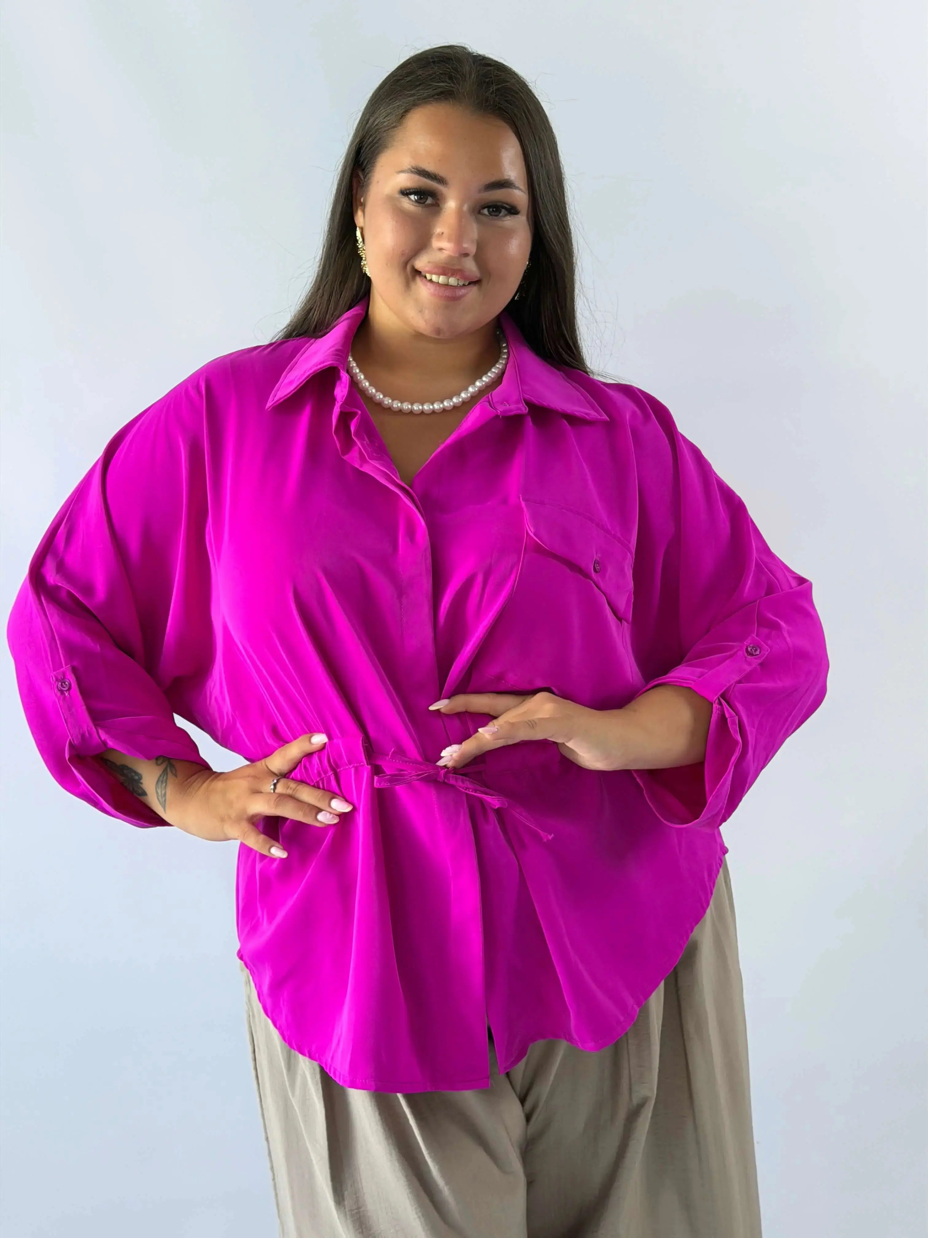 Bluzka plus size koszulowa z kołnierzykiem – elegancka bluzka damska XXL z wiązaniem Stylowa XL
