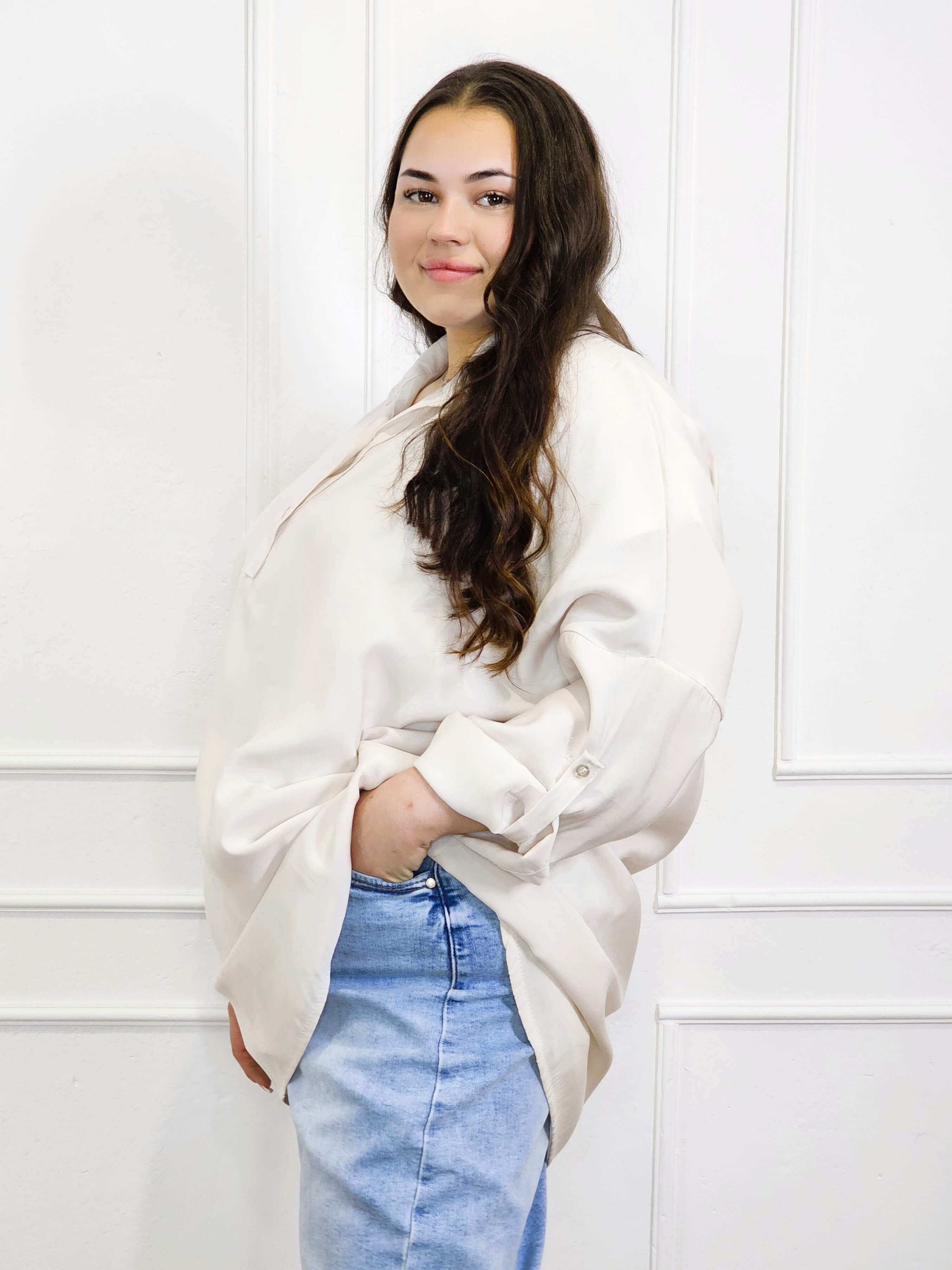Bluzka plus size koszulowa z kołnierzykiem – luźny fason oversize z dłuższym tyłem Stylowa XL