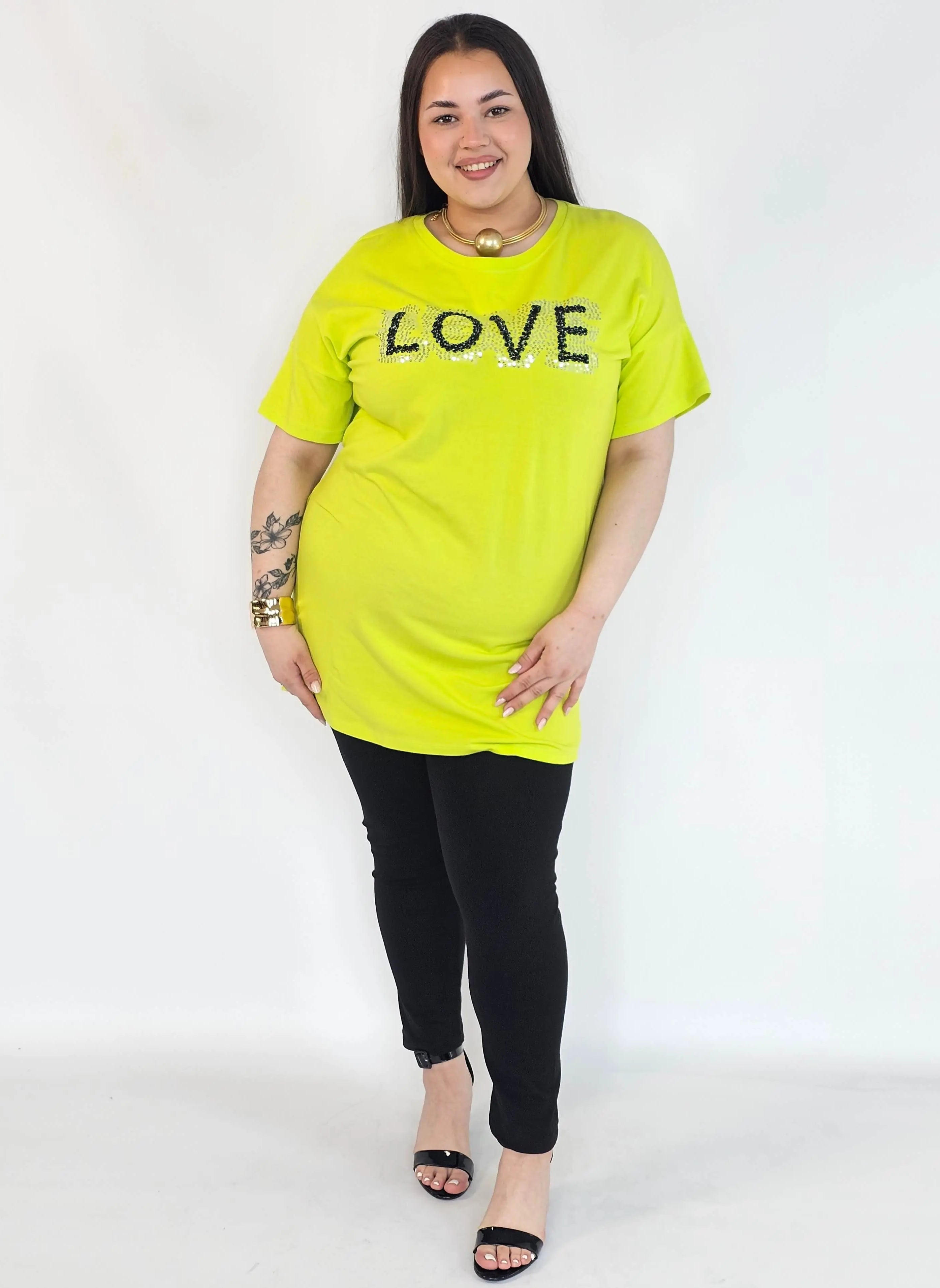Bluzka plus size neonowa z napisem LOVE – modna tunika XXL dla kobiet Stylowa XL