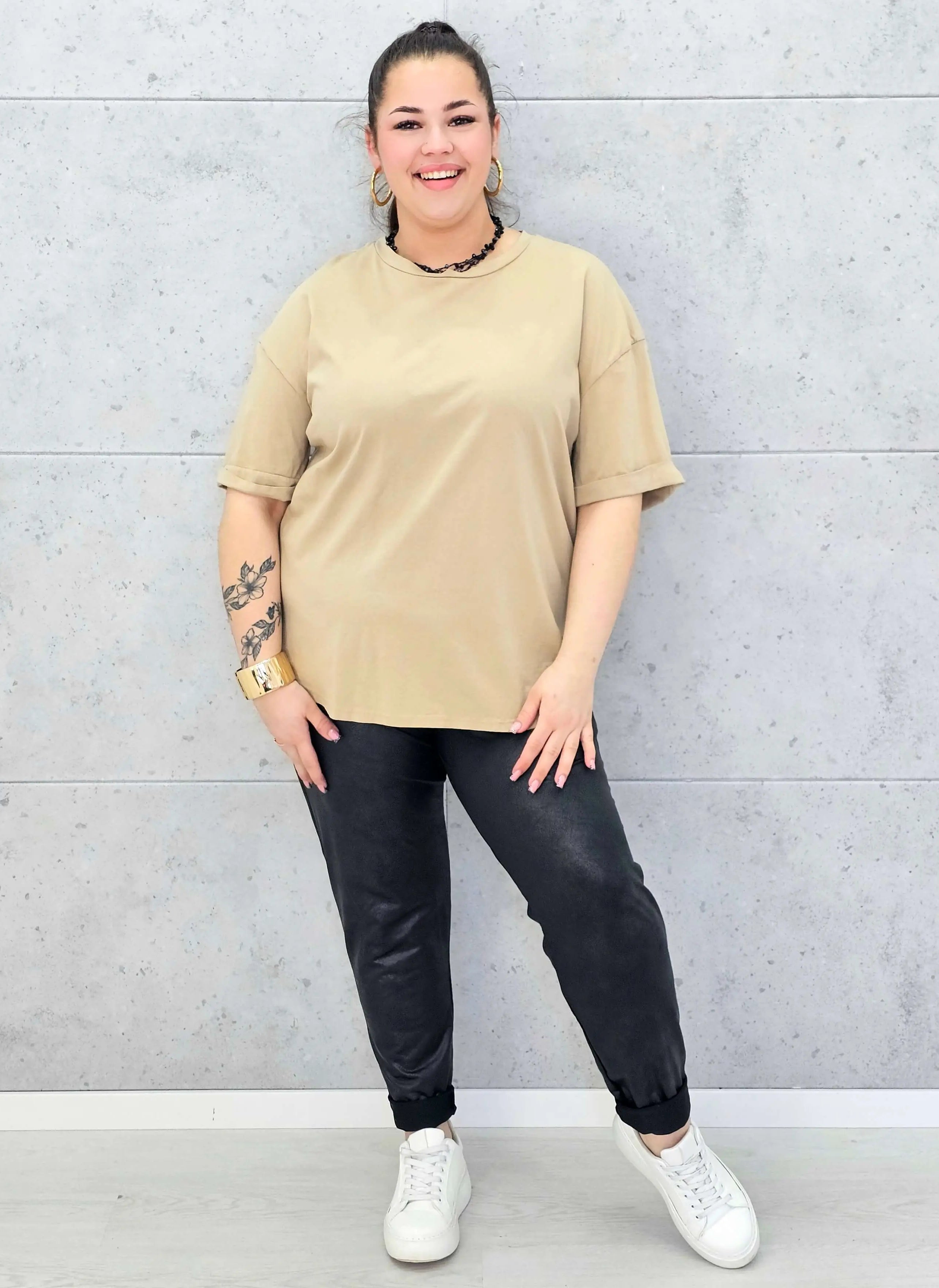 Bluzka plus size oversize wygodna – klasyczna baza do stylizacji XXL Stylowa XL