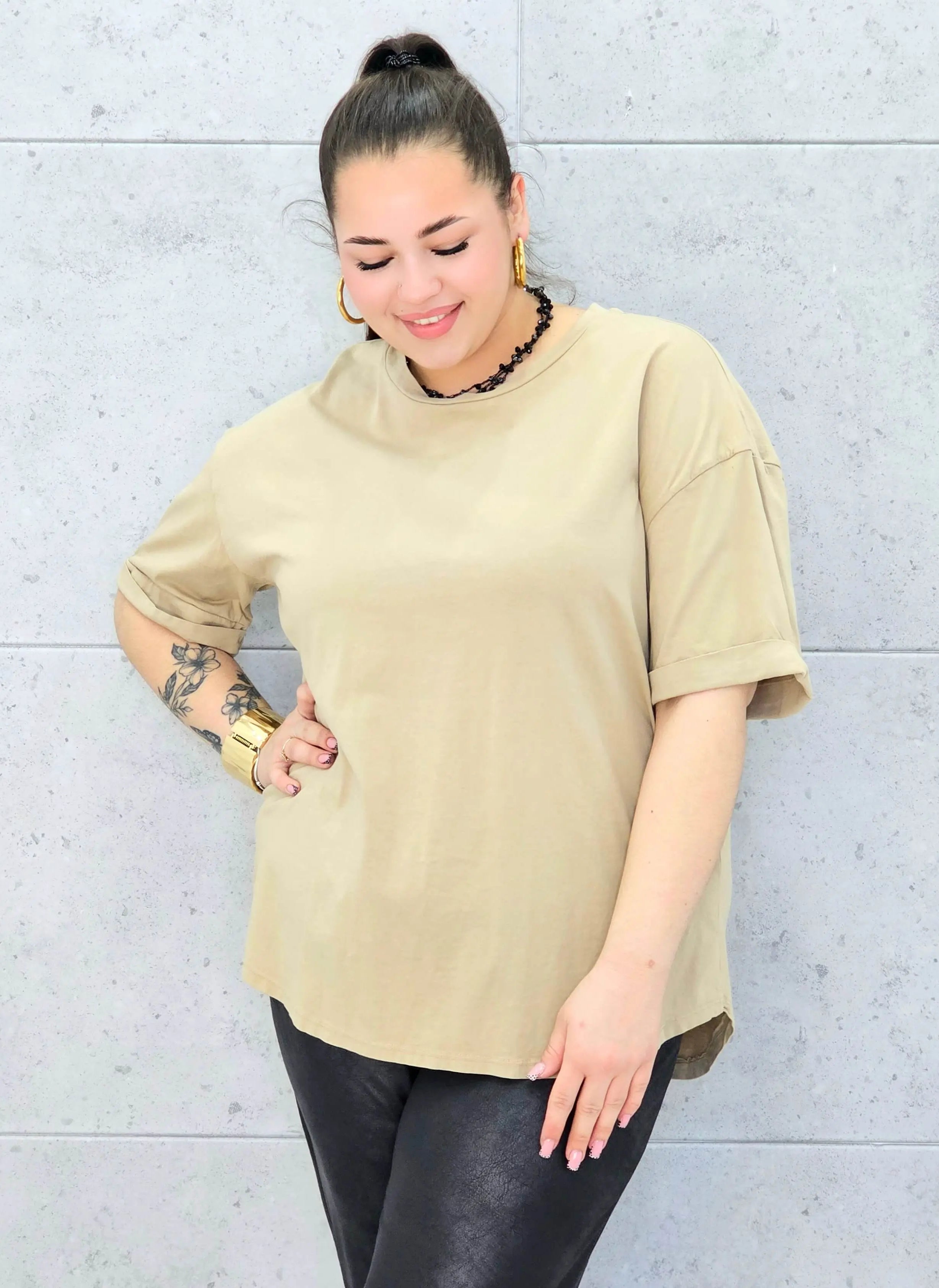 Bluzka plus size oversize wygodna – klasyczna baza do stylizacji XXL Stylowa XL