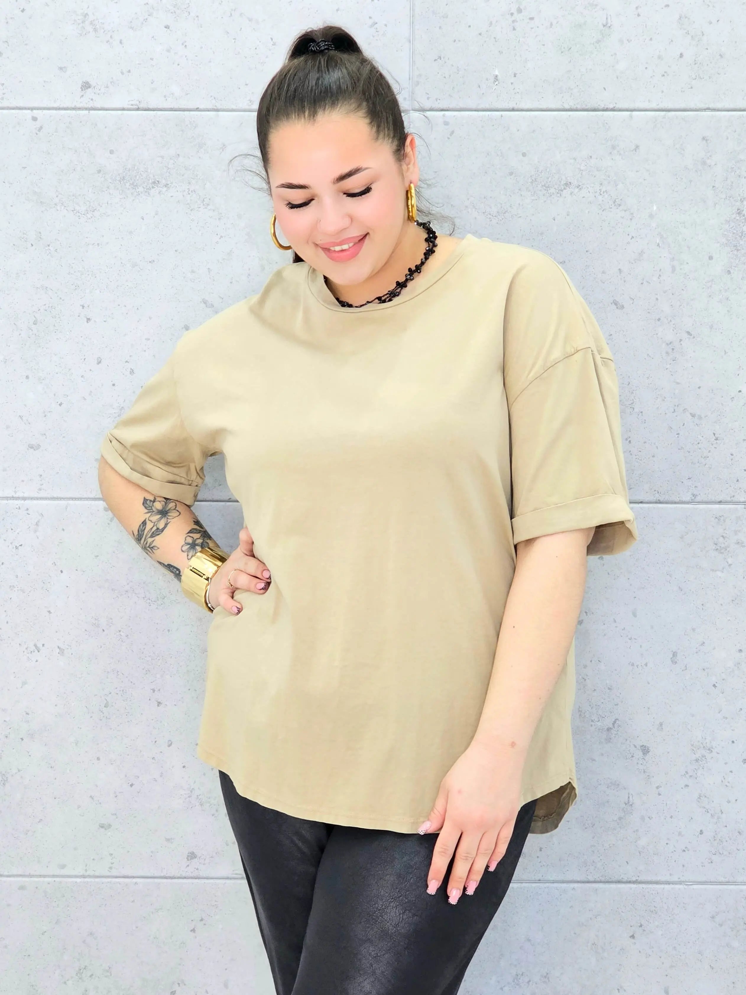 Bluzka plus size oversize wygodna – klasyczna baza do stylizacji XXL Stylowa XL
