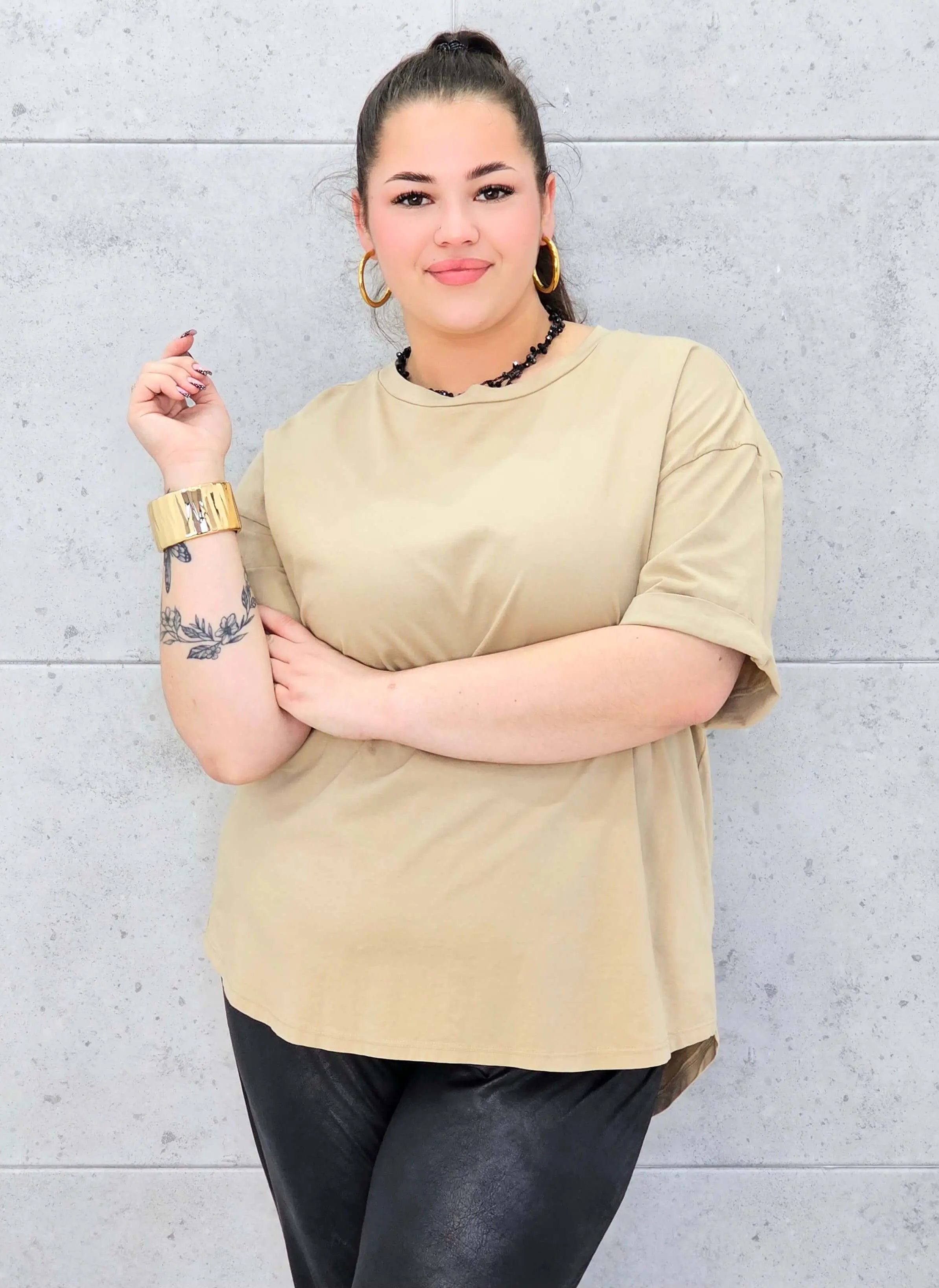 Bluzka plus size oversize wygodna – klasyczna baza do stylizacji XXL Stylowa XL