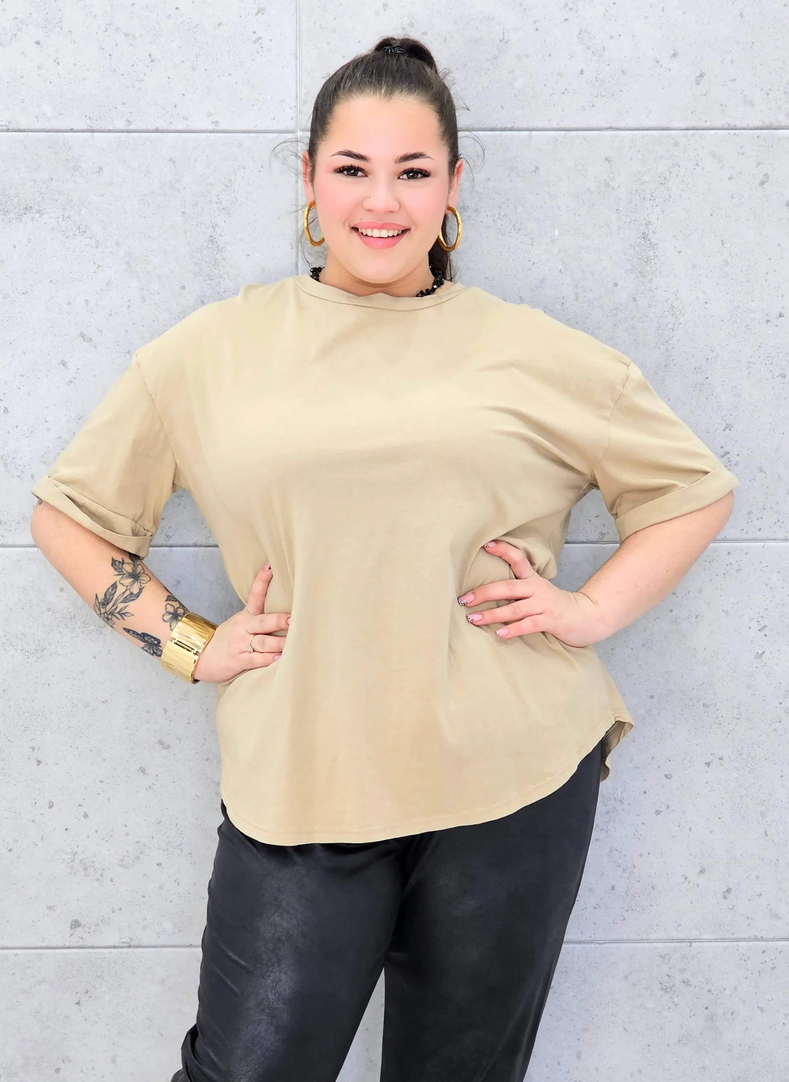 Bluzka plus size oversize wygodna – klasyczna baza do stylizacji XXL Stylowa XL