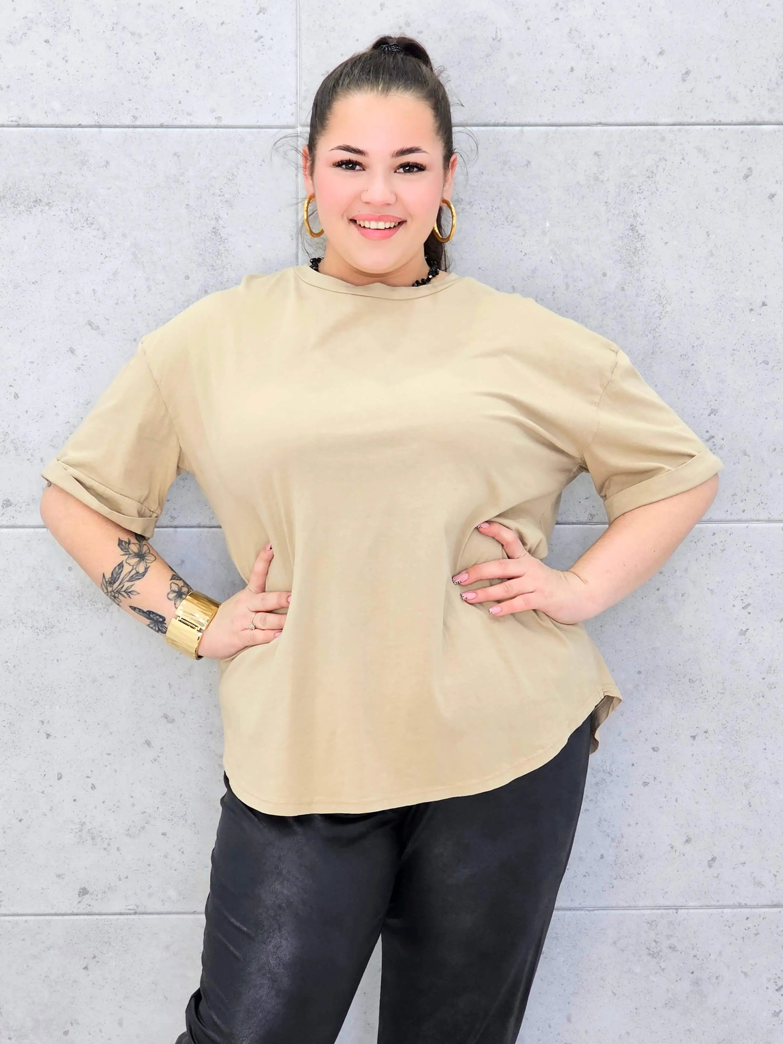 Bluzka plus size oversize wygodna – klasyczna baza do stylizacji XXL Stylowa XL