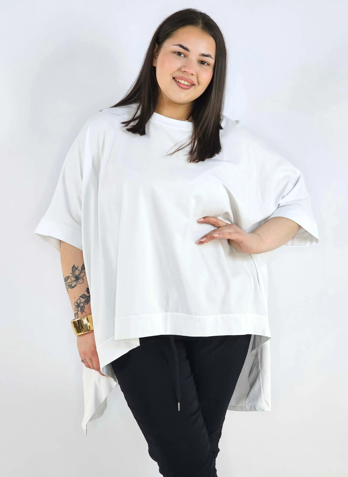 Bluzka plus size oversize z asymetrycznym dołem – wygodna bluzka damska XXL Stylowa XL