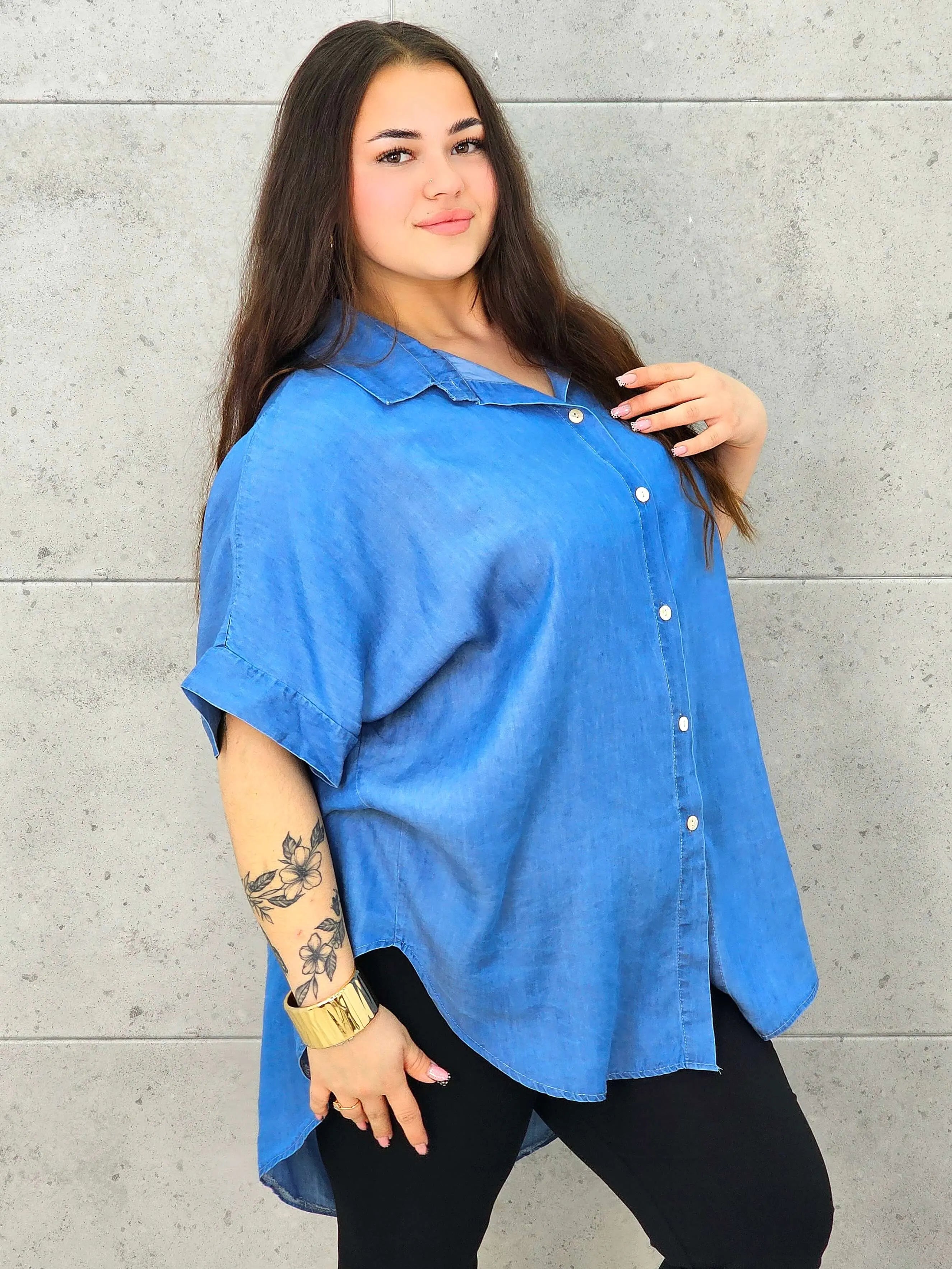 Bluzka plus size oversize zapinana na guziki – wygodny model XXL dla kobiet Stylowa XL